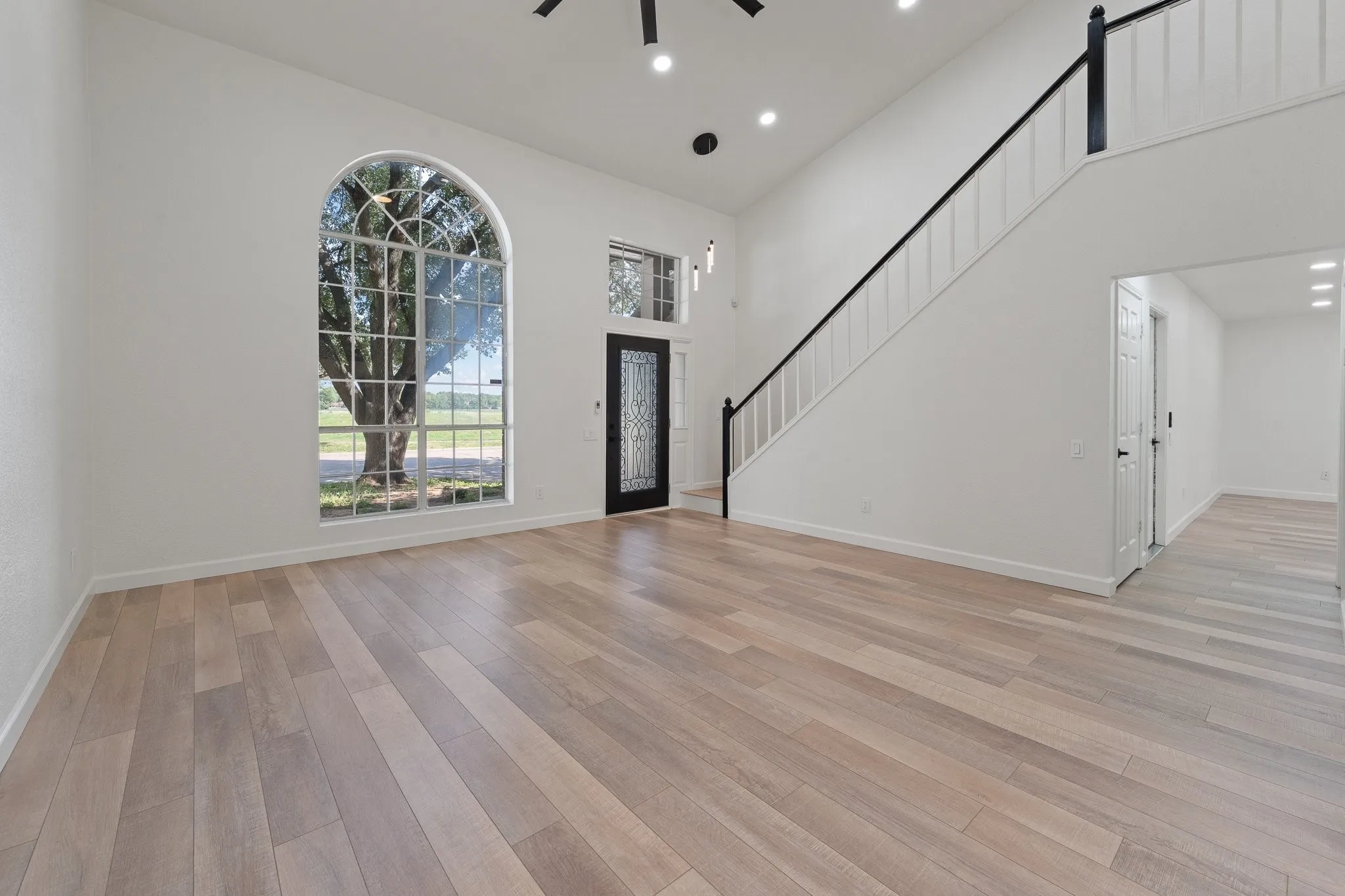 Single Family Residence For Sale in Tarrant County , 8005 Cloverglen Lane, Fort Worth, Texas 76123, 3 Bedroom, 3 Bathroom, 2 Garage spaces, 1,874 Sqft, built in 1989, mls#21340291, Real Estate Agent in Fort Worth, Homes For Sale in Tarrant county, Homes For Sale in Fort Worth, Realtor in Fort Worth Texas, Real Estate Brokerage Independent Realty Texas, Luminita Cordes Realtor