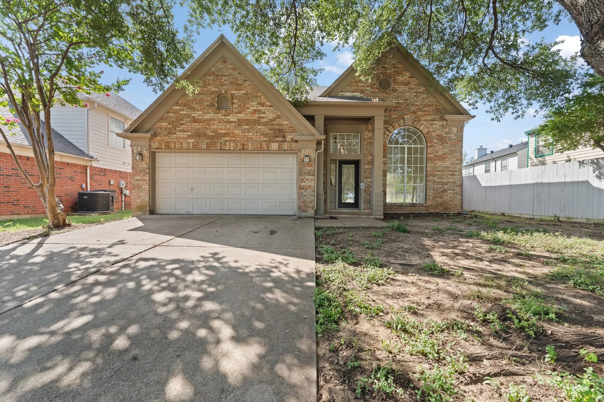 Single Family Residence For Sale in Tarrant County , 8005 Cloverglen Lane, Fort Worth, Texas 76123, 3 Bedroom, 3 Bathroom, 2 Garage spaces, 1,874 Sqft, built in 1989, mls#21340291, Real Estate Agent in Fort Worth, Homes For Sale in Tarrant county, Homes For Sale in Fort Worth, Realtor in Fort Worth Texas, Real Estate Brokerage Independent Realty Texas, Luminita Cordes Realtor