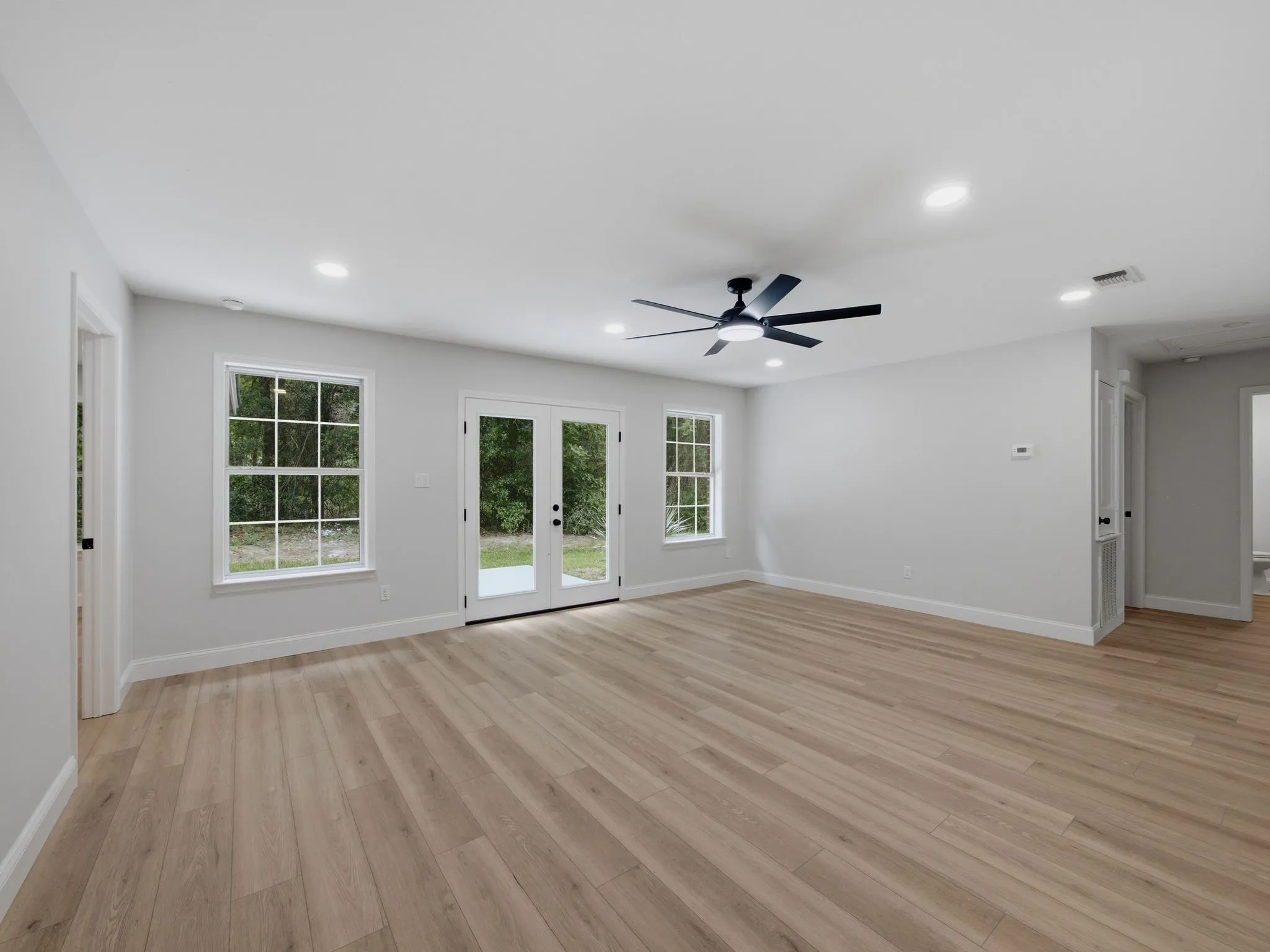 Single Family Residence For Sale in Henderson County , 105 E Foggle Street, Athens, Texas 75751, 4 Bedroom, 2 Bathroom, Garage spaces, 1,745 Sqft, built in 2000, mls#21340693, Real Estate Agent in Athens, Homes For Sale in Henderson county, Homes For Sale in Athens, Realtor in Athens Texas, Real Estate Brokerage Independent Realty Texas, Luminita Cordes Realtor