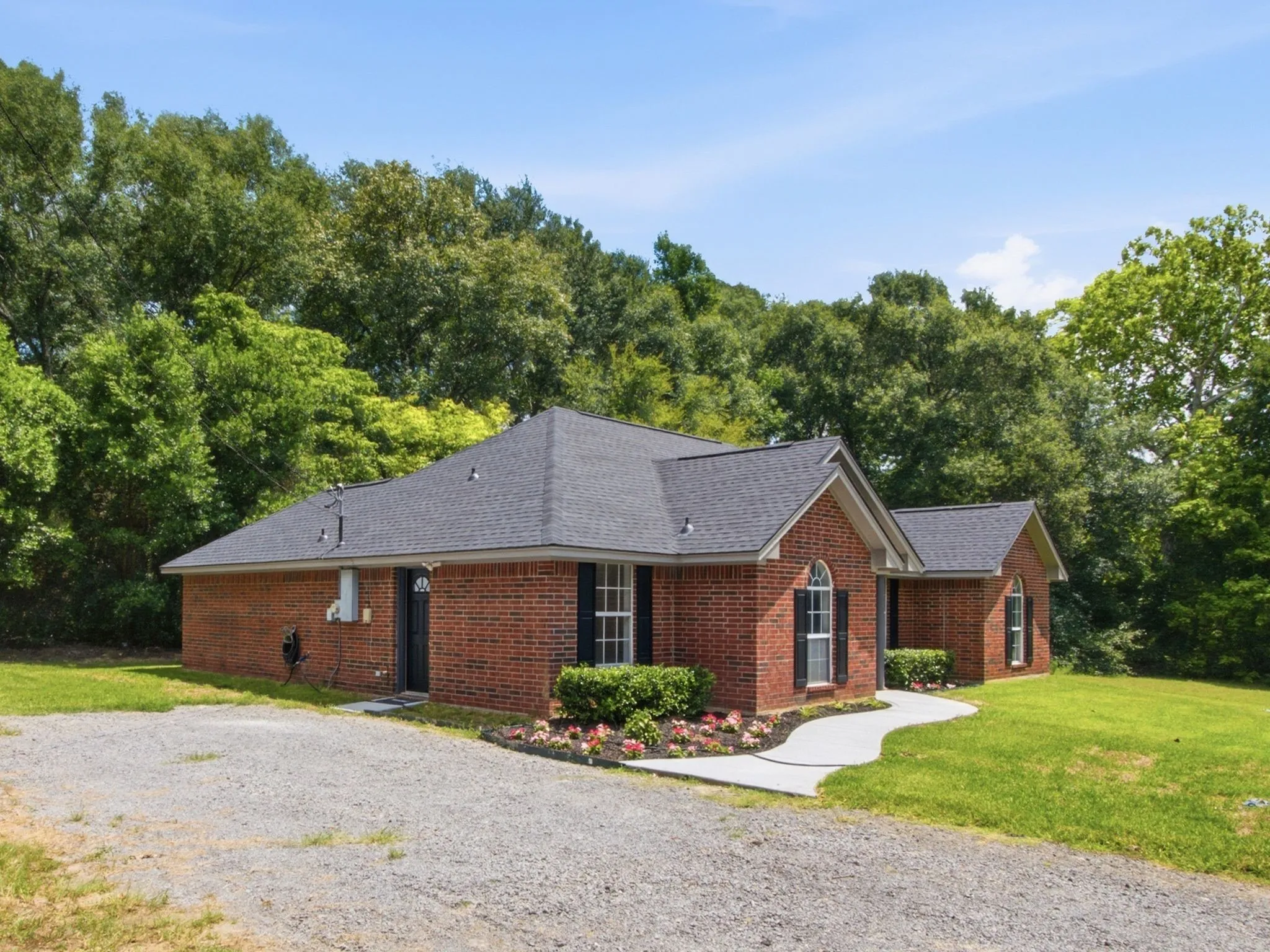 Single Family Residence For Sale in Henderson County , 105 E Foggle Street, Athens, Texas 75751, 4 Bedroom, 2 Bathroom, Garage spaces, 1,745 Sqft, built in 2000, mls#21340693, Real Estate Agent in Athens, Homes For Sale in Henderson county, Homes For Sale in Athens, Realtor in Athens Texas, Real Estate Brokerage Independent Realty Texas, Luminita Cordes Realtor