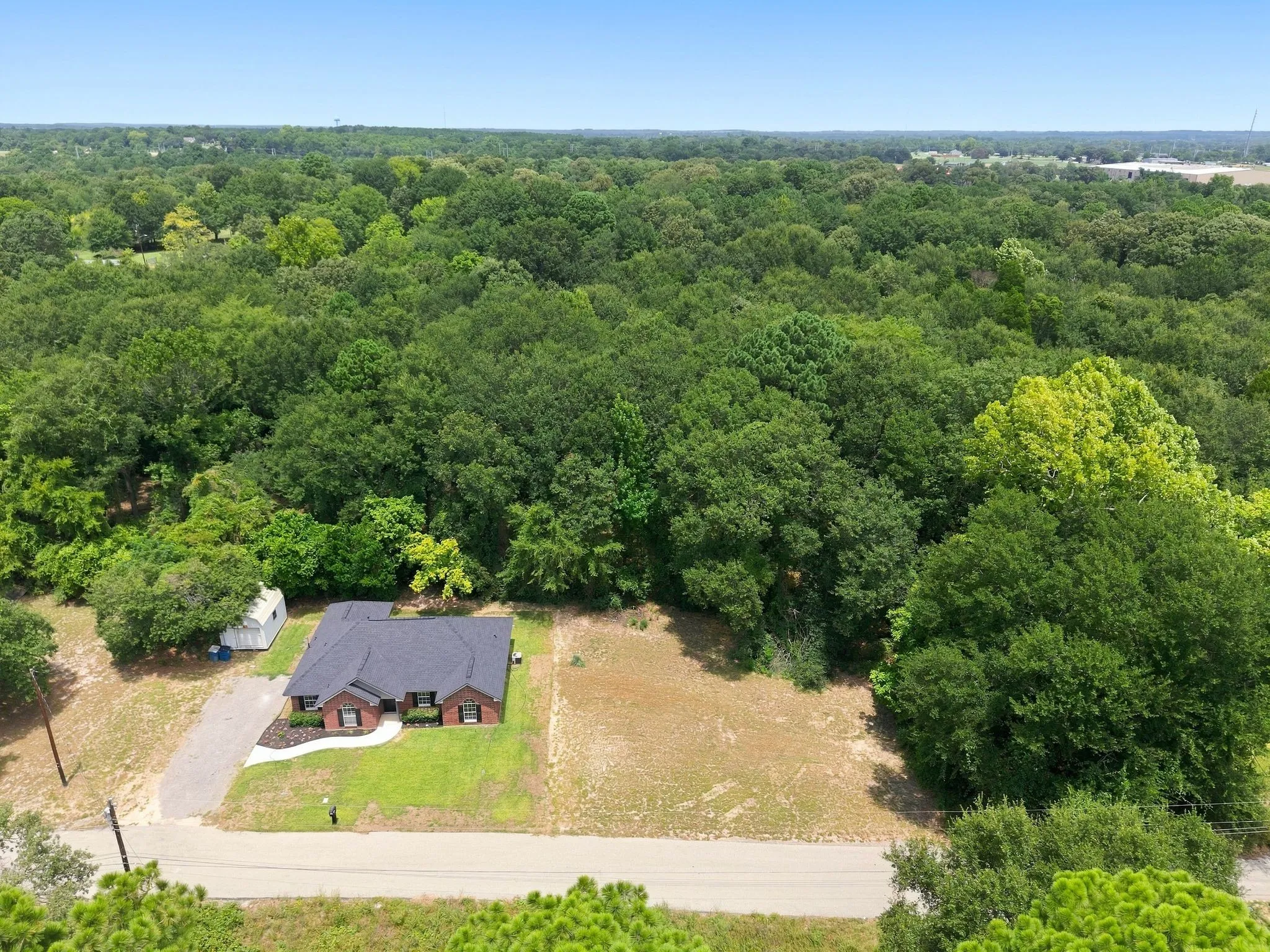 Single Family Residence For Sale in Henderson County , 105 E Foggle Street, Athens, Texas 75751, 4 Bedroom, 2 Bathroom, Garage spaces, 1,745 Sqft, built in 2000, mls#21340693, Real Estate Agent in Athens, Homes For Sale in Henderson county, Homes For Sale in Athens, Realtor in Athens Texas, Real Estate Brokerage Independent Realty Texas, Luminita Cordes Realtor