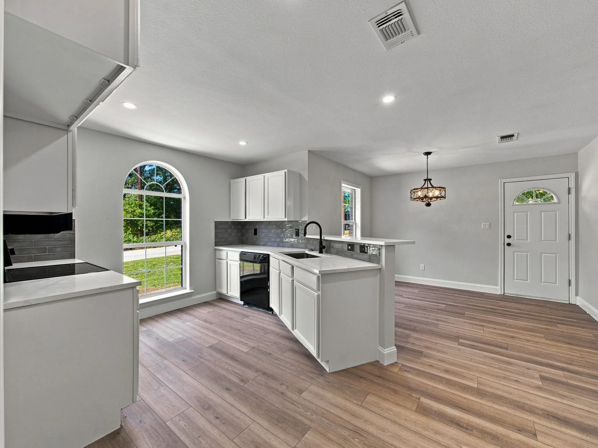 Single Family Residence For Sale in Henderson County , 105 E Foggle Street, Athens, Texas 75751, 4 Bedroom, 2 Bathroom, Garage spaces, 1,745 Sqft, built in 2000, mls#21340693, Real Estate Agent in Athens, Homes For Sale in Henderson county, Homes For Sale in Athens, Realtor in Athens Texas, Real Estate Brokerage Independent Realty Texas, Luminita Cordes Realtor