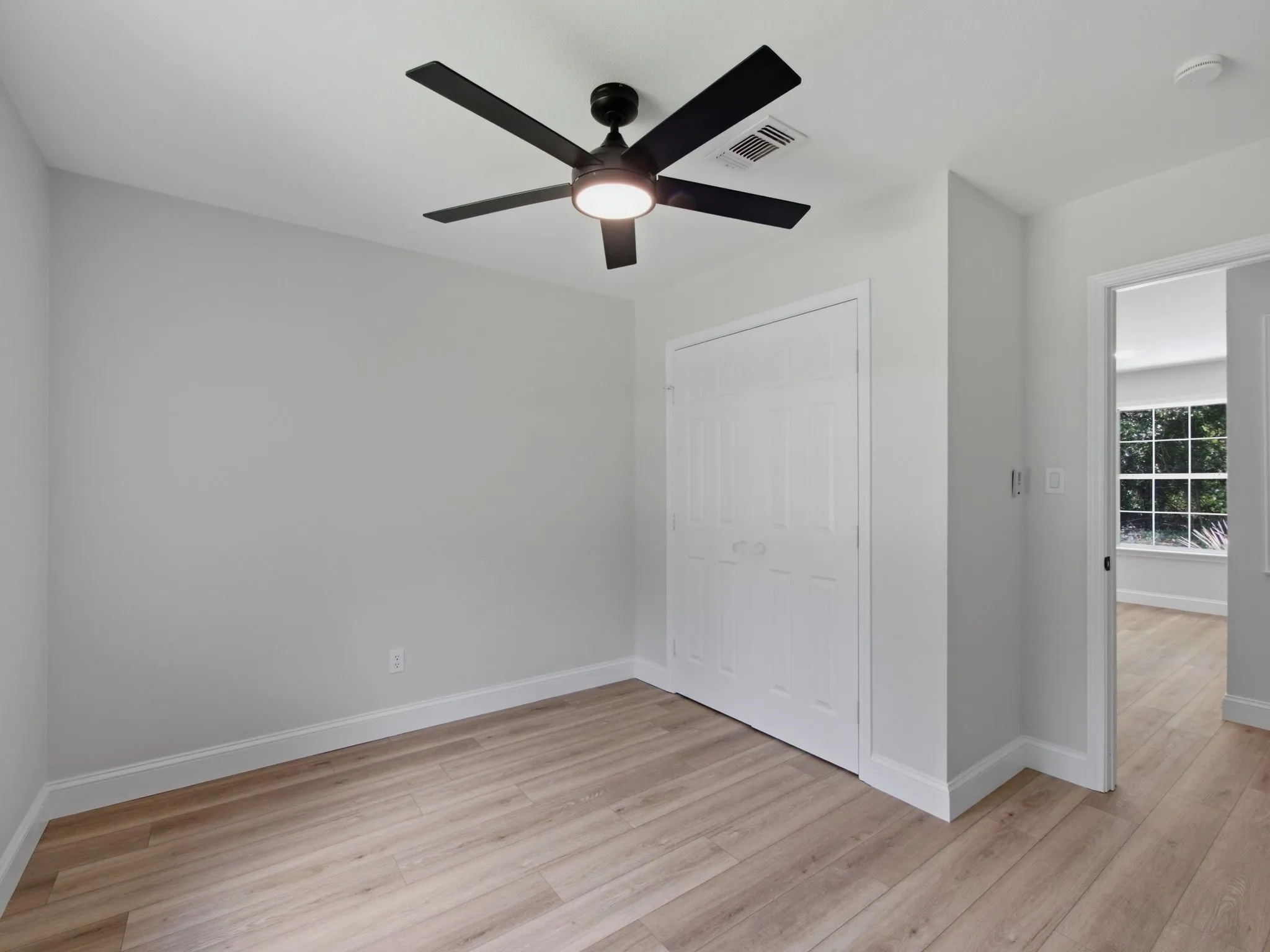 Single Family Residence For Sale in Henderson County , 105 E Foggle Street, Athens, Texas 75751, 4 Bedroom, 2 Bathroom, Garage spaces, 1,745 Sqft, built in 2000, mls#21340693, Real Estate Agent in Athens, Homes For Sale in Henderson county, Homes For Sale in Athens, Realtor in Athens Texas, Real Estate Brokerage Independent Realty Texas, Luminita Cordes Realtor