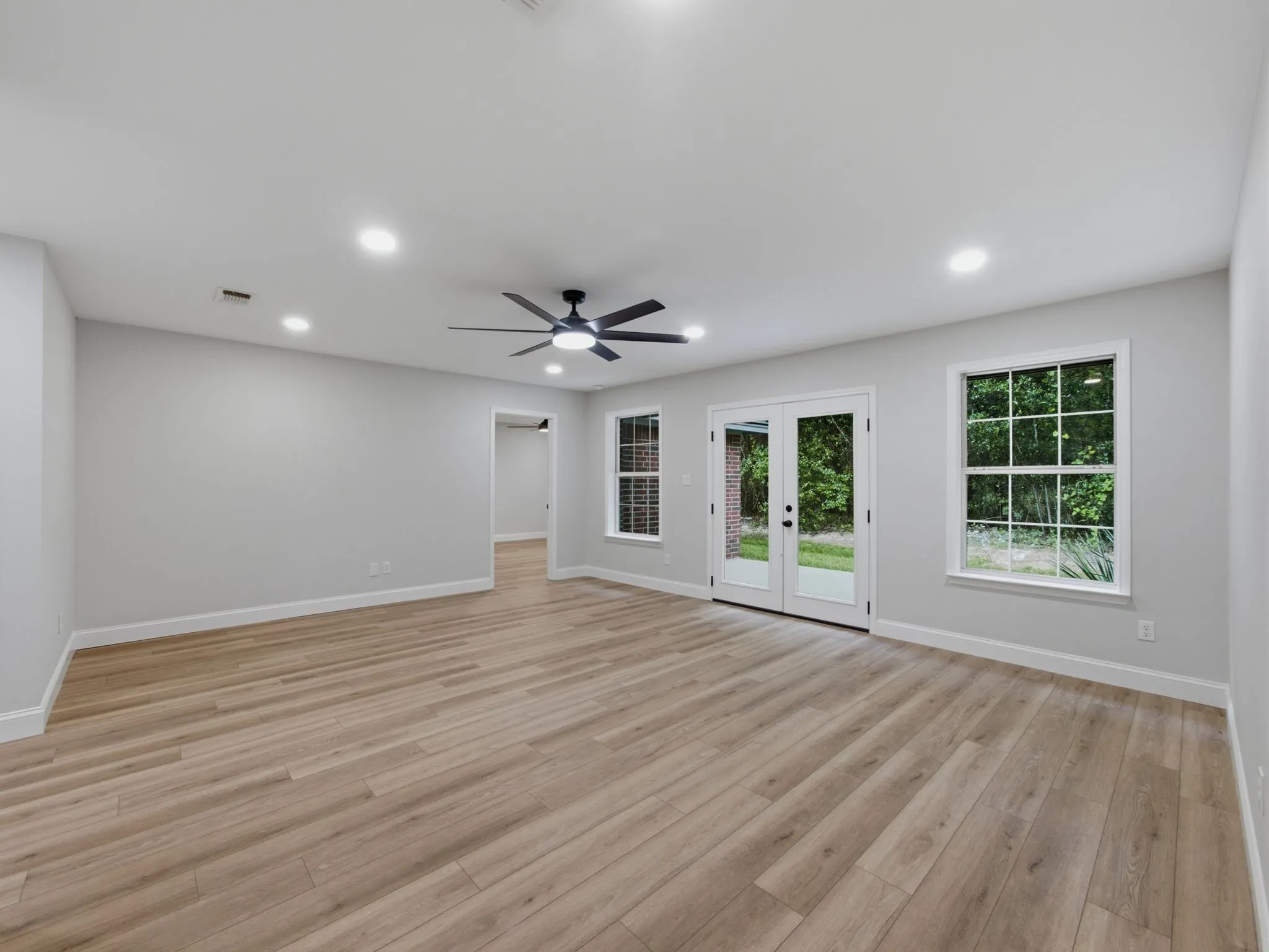 Single Family Residence For Sale in Henderson County , 105 E Foggle Street, Athens, Texas 75751, 4 Bedroom, 2 Bathroom, Garage spaces, 1,745 Sqft, built in 2000, mls#21340693, Real Estate Agent in Athens, Homes For Sale in Henderson county, Homes For Sale in Athens, Realtor in Athens Texas, Real Estate Brokerage Independent Realty Texas, Luminita Cordes Realtor