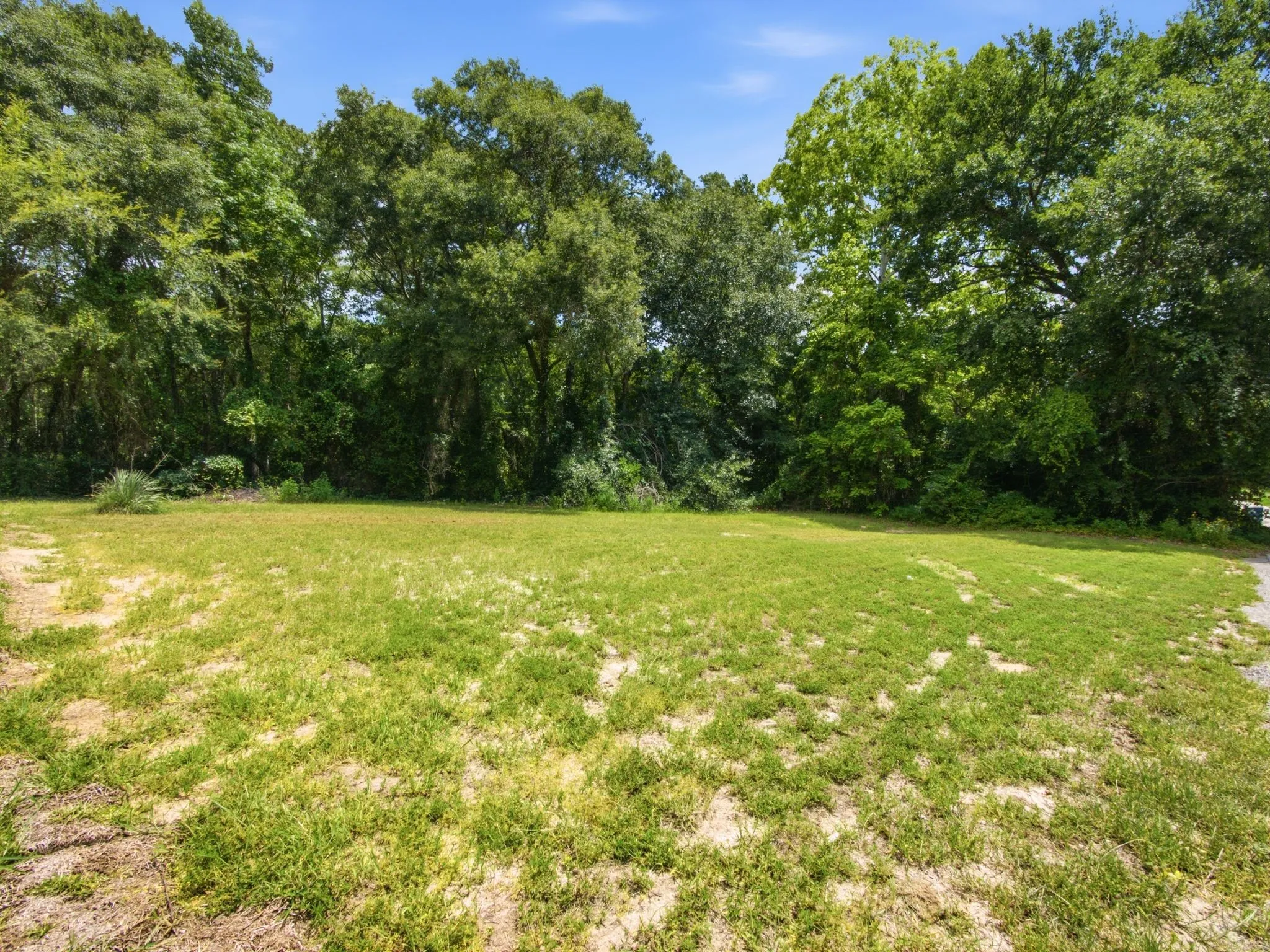 Single Family Residence For Sale in Henderson County , 105 E Foggle Street, Athens, Texas 75751, 4 Bedroom, 2 Bathroom, Garage spaces, 1,745 Sqft, built in 2000, mls#21340693, Real Estate Agent in Athens, Homes For Sale in Henderson county, Homes For Sale in Athens, Realtor in Athens Texas, Real Estate Brokerage Independent Realty Texas, Luminita Cordes Realtor