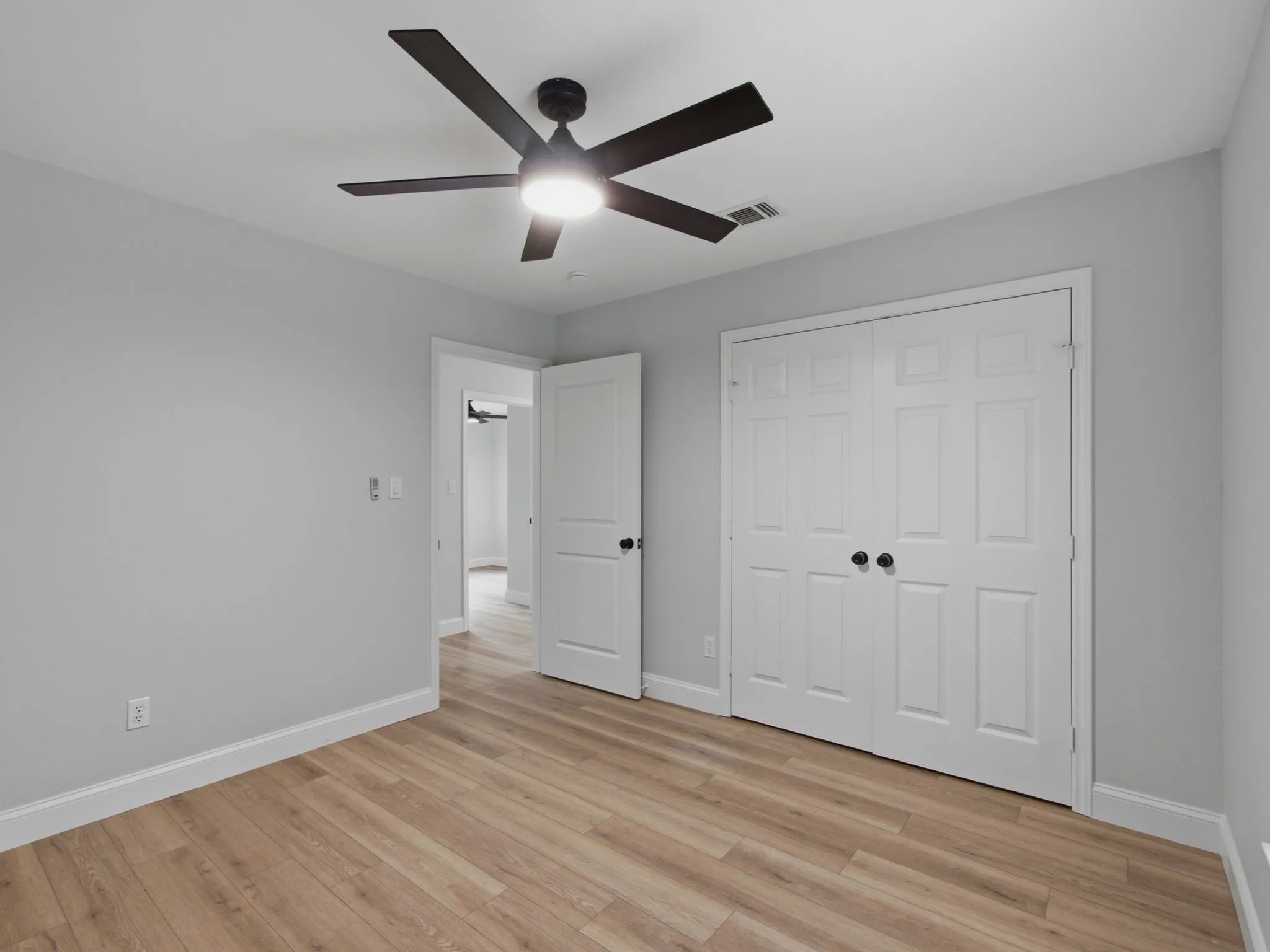 Single Family Residence For Sale in Henderson County , 105 E Foggle Street, Athens, Texas 75751, 4 Bedroom, 2 Bathroom, Garage spaces, 1,745 Sqft, built in 2000, mls#21340693, Real Estate Agent in Athens, Homes For Sale in Henderson county, Homes For Sale in Athens, Realtor in Athens Texas, Real Estate Brokerage Independent Realty Texas, Luminita Cordes Realtor