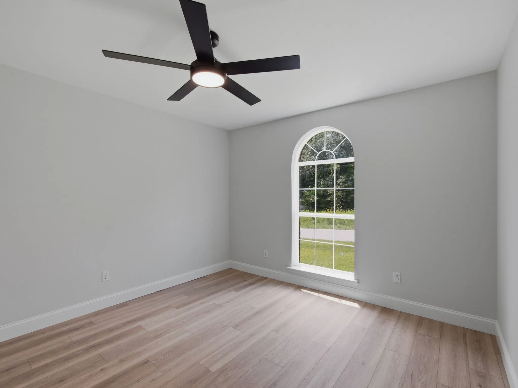 Single Family Residence For Sale in Henderson County , 105 E Foggle Street, Athens, Texas 75751, 4 Bedroom, 2 Bathroom, Garage spaces, 1,745 Sqft, built in 2000, mls#21340693, Real Estate Agent in Athens, Homes For Sale in Henderson county, Homes For Sale in Athens, Realtor in Athens Texas, Real Estate Brokerage Independent Realty Texas, Luminita Cordes Realtor