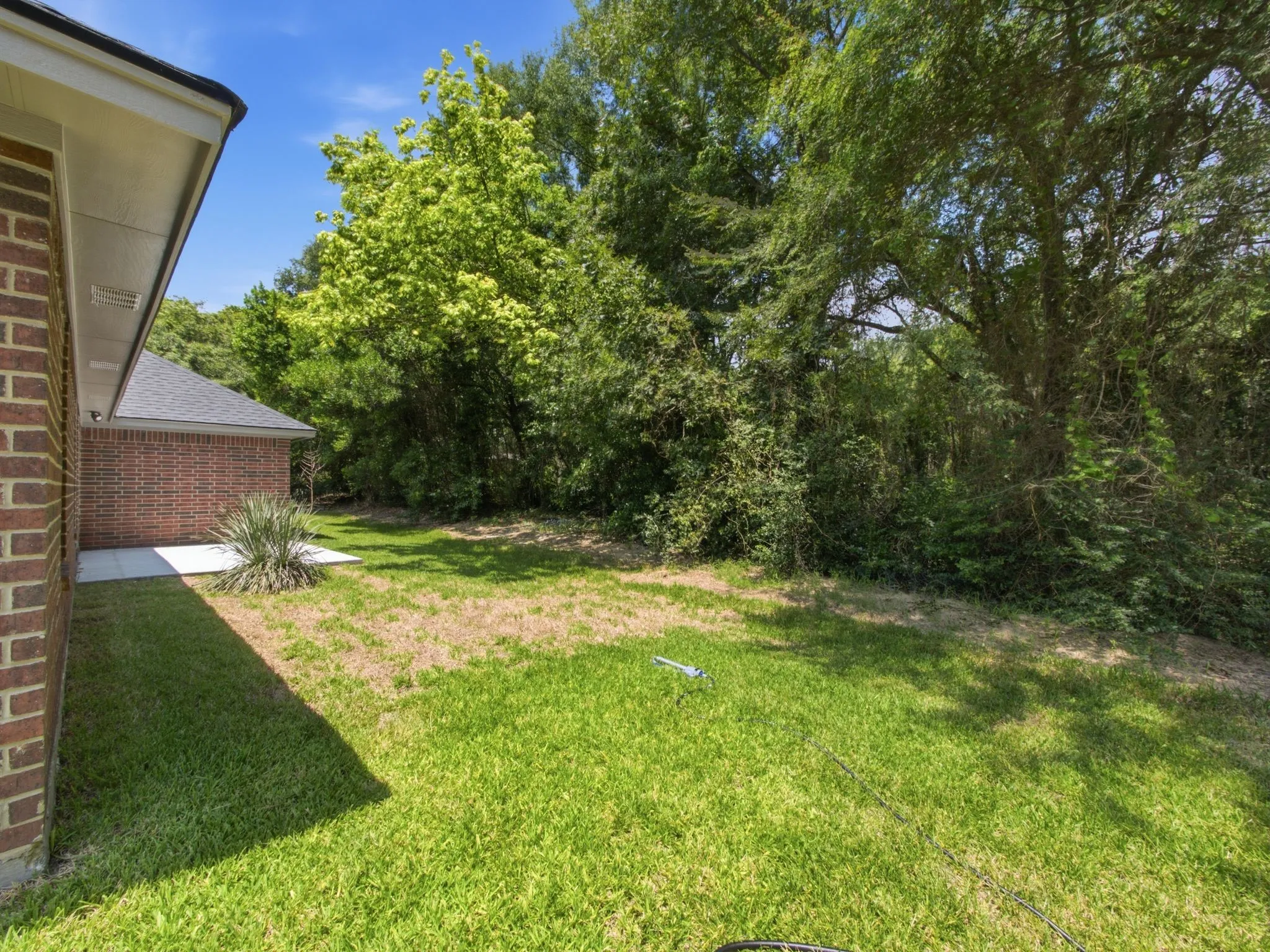 Single Family Residence For Sale in Henderson County , 105 E Foggle Street, Athens, Texas 75751, 4 Bedroom, 2 Bathroom, Garage spaces, 1,745 Sqft, built in 2000, mls#21340693, Real Estate Agent in Athens, Homes For Sale in Henderson county, Homes For Sale in Athens, Realtor in Athens Texas, Real Estate Brokerage Independent Realty Texas, Luminita Cordes Realtor