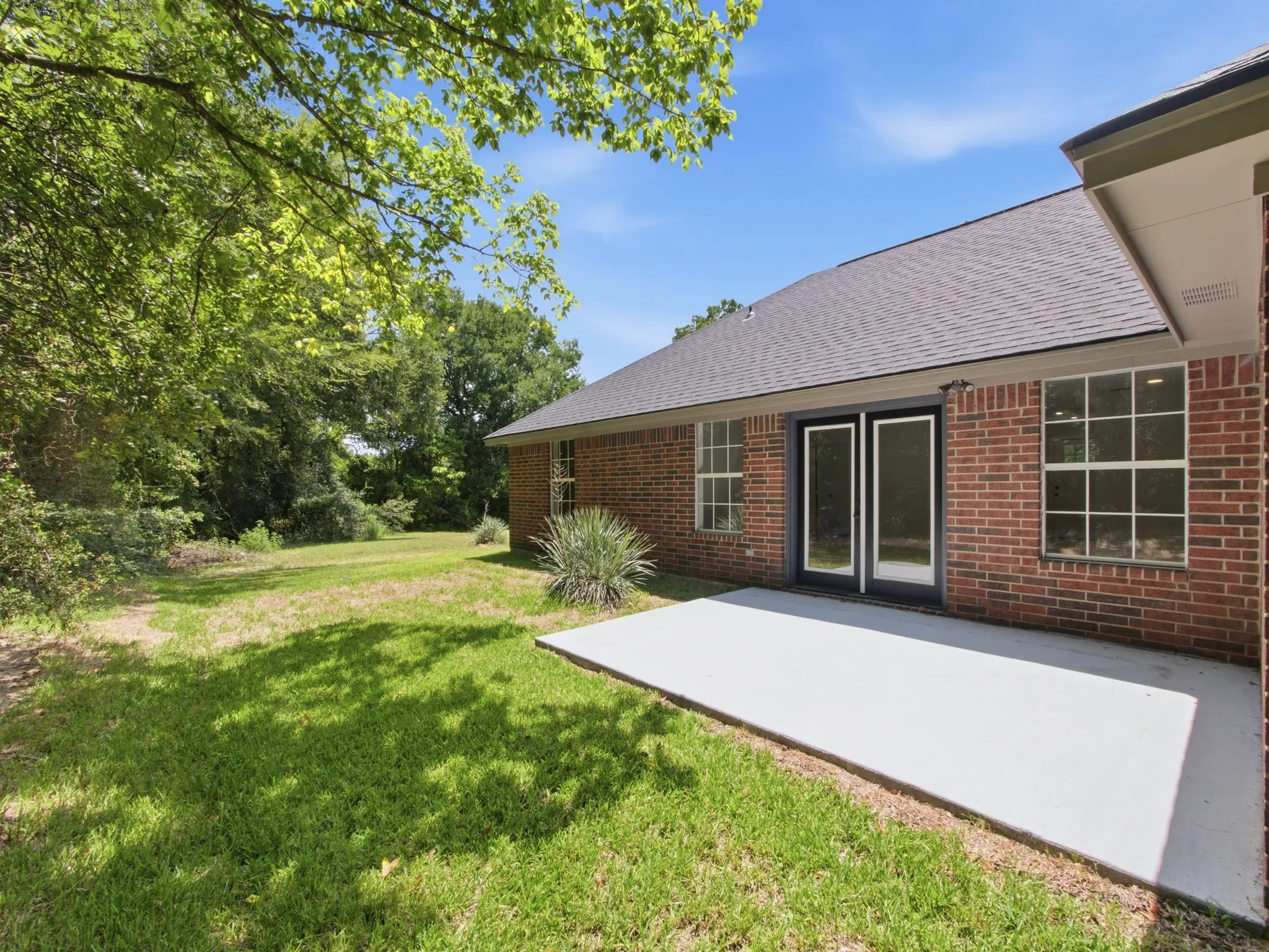 Single Family Residence For Sale in Henderson County , 105 E Foggle Street, Athens, Texas 75751, 4 Bedroom, 2 Bathroom, Garage spaces, 1,745 Sqft, built in 2000, mls#21340693, Real Estate Agent in Athens, Homes For Sale in Henderson county, Homes For Sale in Athens, Realtor in Athens Texas, Real Estate Brokerage Independent Realty Texas, Luminita Cordes Realtor