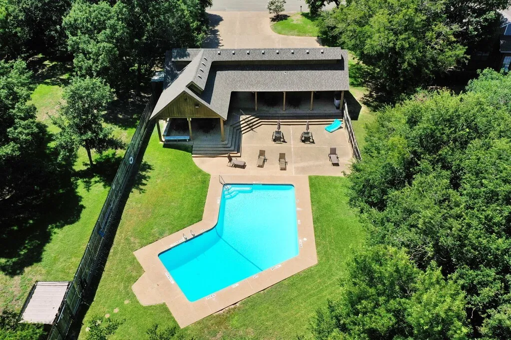 Single Family Residence For Sale in Mc Lennan County , 56 Sugar Creek Place, Woodway, Texas 76712, 4 Bedroom, 2 Bathroom, 2 Garage spaces, 1,977 Sqft, built in 1979, mls#21326807, Real Estate Agent in Woodway, Homes For Sale in Mc Lennan county, Homes For Sale in Woodway, Realtor in Woodway Texas, Real Estate Brokerage Independent Realty Texas, Luminita Cordes Realtor