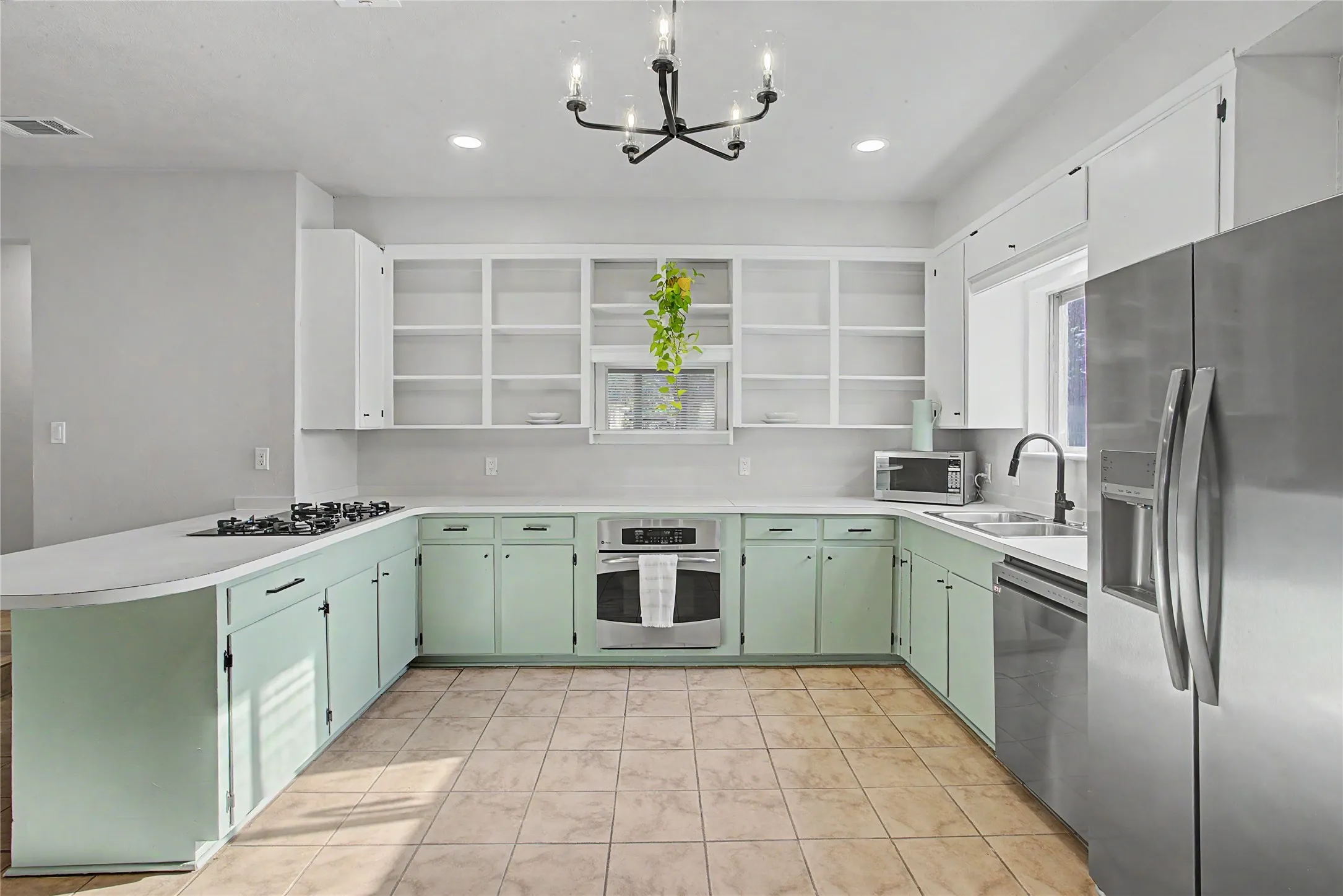 Single Family Residence For Sale in Tarrant County , 7232 Monterrey Drive, Fort Worth, Texas 76112, 3 Bedroom, 2 Bathroom, Garage spaces, 2,250 Sqft, built in 1963, mls#21340070, Real Estate Agent in Fort Worth, Homes For Sale in Tarrant county, Homes For Sale in Fort Worth, Realtor in Fort Worth Texas, Real Estate Brokerage Independent Realty Texas, Luminita Cordes Realtor