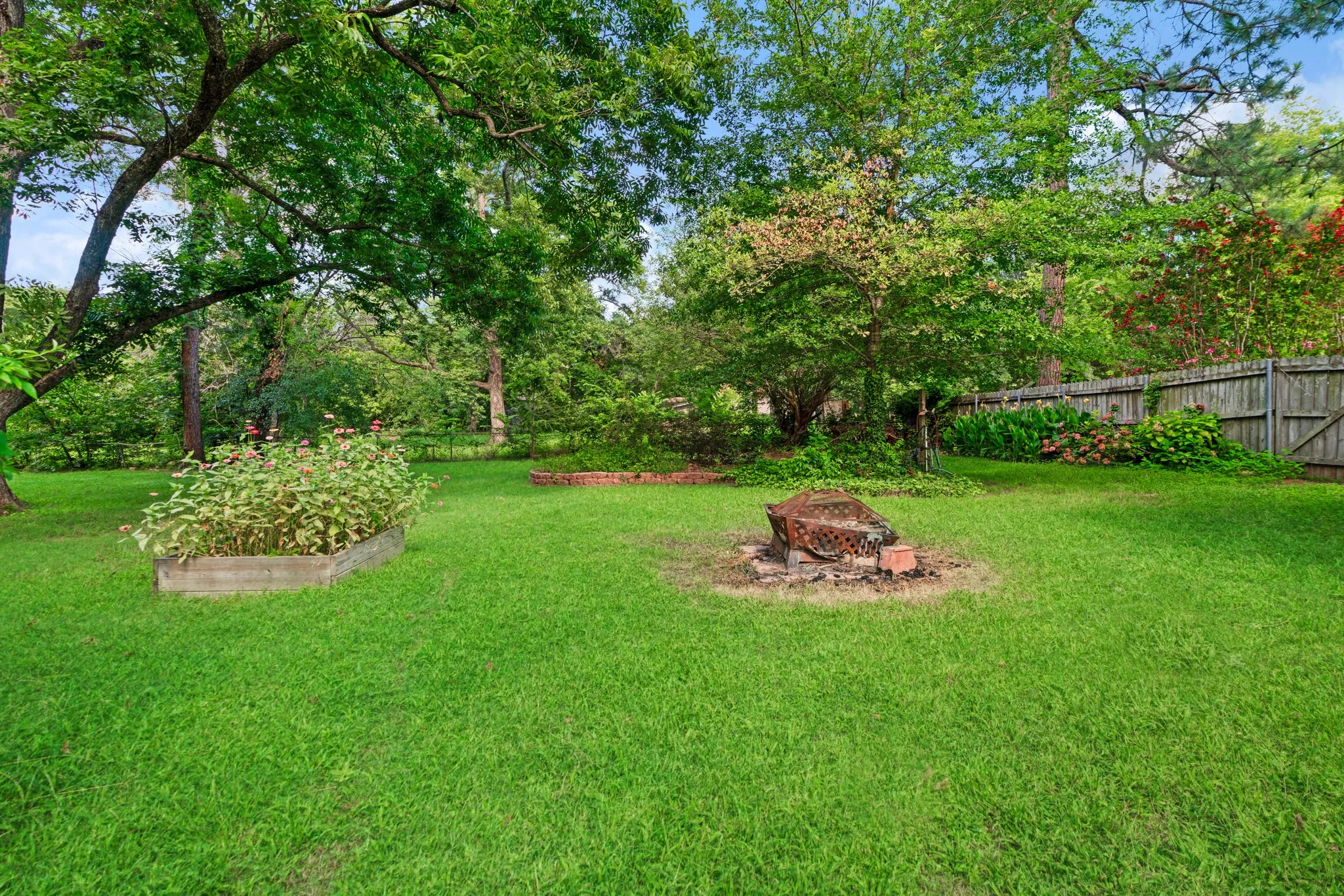 Single Family Residence For Sale in Lamar County , 1213 & 1305 Pine Bluff Street, Paris, Texas 75460, 6 Bedroom, 2 Bathroom, Garage spaces, 3,656 Sqft, built in 0, mls#21338434, Real Estate Agent in Paris, Homes For Sale in Lamar county, Homes For Sale in Paris, Realtor in Paris Texas, Real Estate Brokerage Independent Realty Texas, Luminita Cordes Realtor
