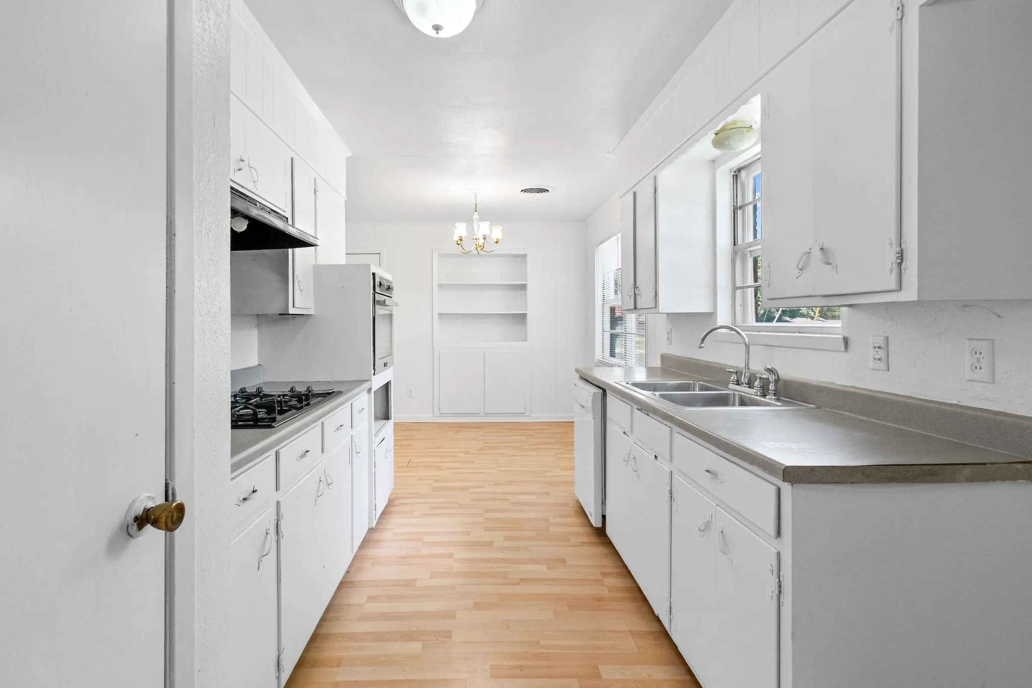 Single Family Residence For Rent in Hunt County , 3500 Nashville Avenue, Greenville, Texas 75402, 3 Bedroom, 2 Bathroom, 2 Garage spaces, 1,596 Sqft, built in 1963, mls#21340918, Real Estate Agent in Greenville, Homes For Rent in Hunt county, Homes For Rent in Greenville, Realtor in Greenville Texas, Real Estate Brokerage Independent Realty Texas, Luminita Cordes Realtor