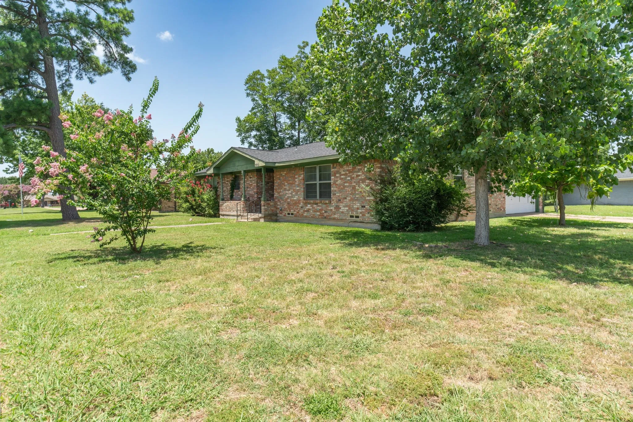 Single Family Residence For Rent in Hunt County , 3500 Nashville Avenue, Greenville, Texas 75402, 3 Bedroom, 2 Bathroom, 2 Garage spaces, 1,596 Sqft, built in 1963, mls#21340918, Real Estate Agent in Greenville, Homes For Rent in Hunt county, Homes For Rent in Greenville, Realtor in Greenville Texas, Real Estate Brokerage Independent Realty Texas, Luminita Cordes Realtor