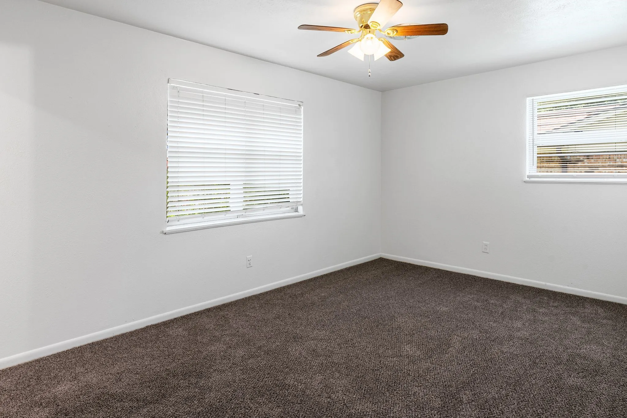 Single Family Residence For Rent in Hunt County , 3500 Nashville Avenue, Greenville, Texas 75402, 3 Bedroom, 2 Bathroom, 2 Garage spaces, 1,596 Sqft, built in 1963, mls#21340918, Real Estate Agent in Greenville, Homes For Rent in Hunt county, Homes For Rent in Greenville, Realtor in Greenville Texas, Real Estate Brokerage Independent Realty Texas, Luminita Cordes Realtor