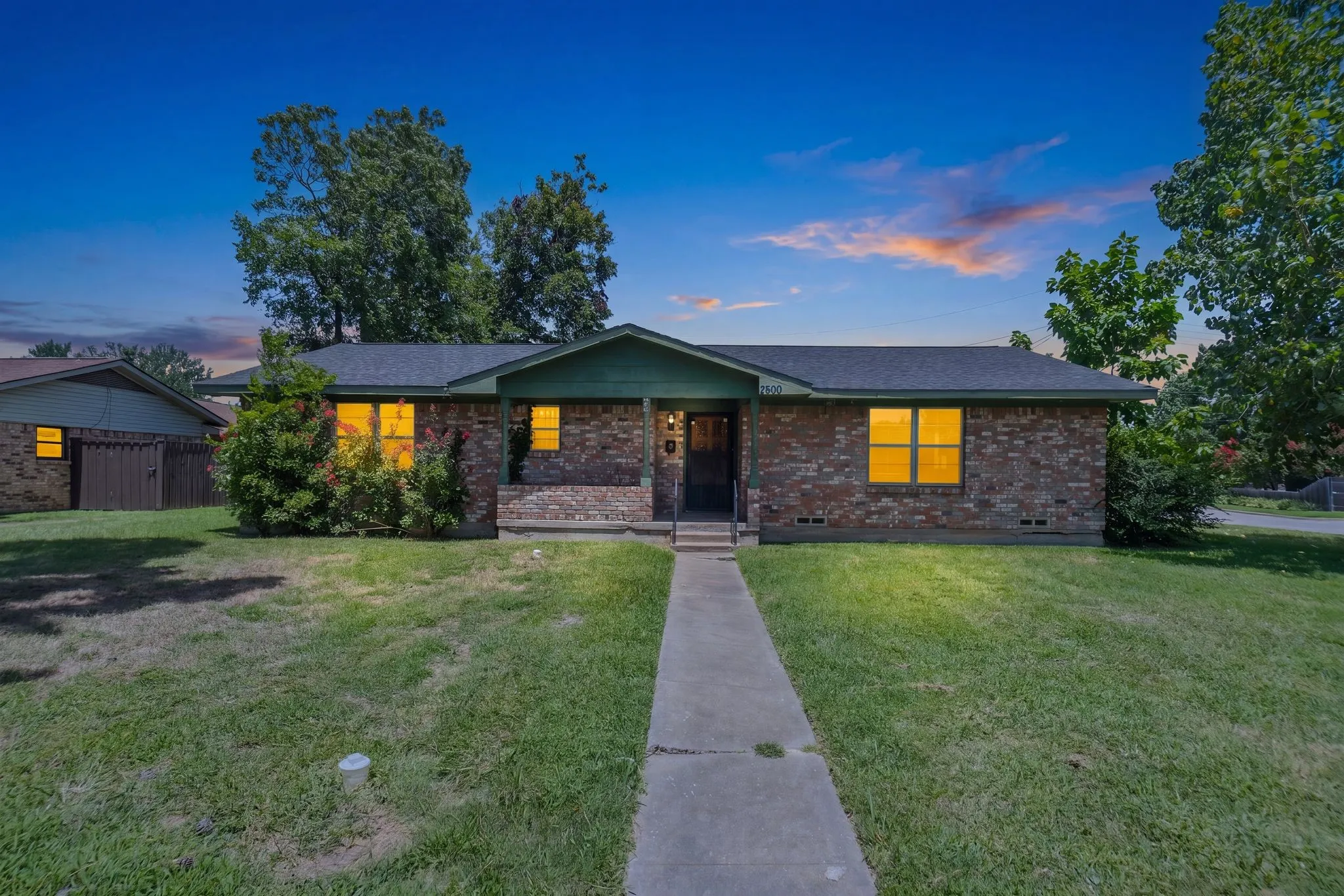 Single Family Residence For Rent in Hunt County , 3500 Nashville Avenue, Greenville, Texas 75402, 3 Bedroom, 2 Bathroom, 2 Garage spaces, 1,596 Sqft, built in 1963, mls#21340918, Real Estate Agent in Greenville, Homes For Rent in Hunt county, Homes For Rent in Greenville, Realtor in Greenville Texas, Real Estate Brokerage Independent Realty Texas, Luminita Cordes Realtor