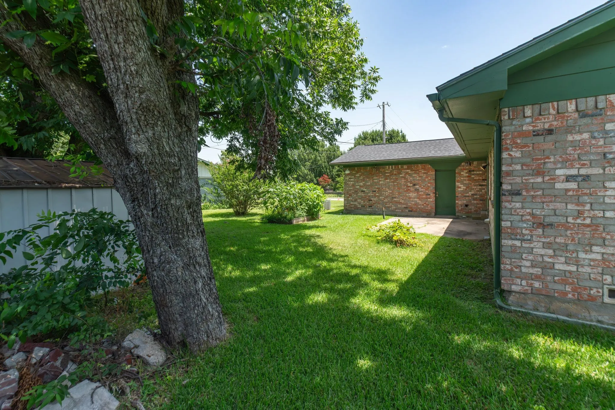Single Family Residence For Rent in Hunt County , 3500 Nashville Avenue, Greenville, Texas 75402, 3 Bedroom, 2 Bathroom, 2 Garage spaces, 1,596 Sqft, built in 1963, mls#21340918, Real Estate Agent in Greenville, Homes For Rent in Hunt county, Homes For Rent in Greenville, Realtor in Greenville Texas, Real Estate Brokerage Independent Realty Texas, Luminita Cordes Realtor