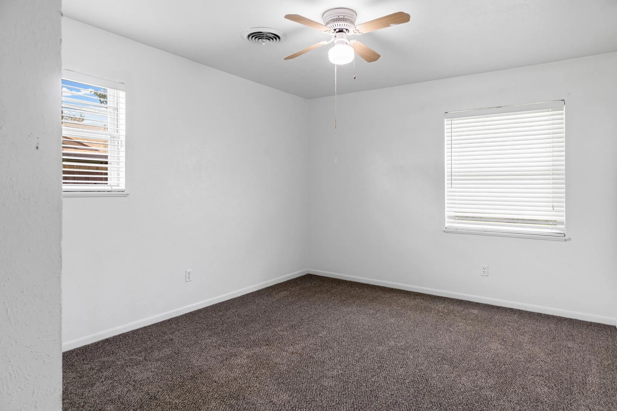 Single Family Residence For Rent in Hunt County , 3500 Nashville Avenue, Greenville, Texas 75402, 3 Bedroom, 2 Bathroom, 2 Garage spaces, 1,596 Sqft, built in 1963, mls#21340918, Real Estate Agent in Greenville, Homes For Rent in Hunt county, Homes For Rent in Greenville, Realtor in Greenville Texas, Real Estate Brokerage Independent Realty Texas, Luminita Cordes Realtor
