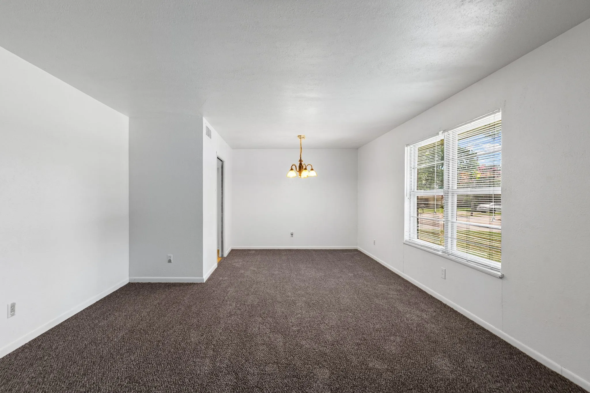 Single Family Residence For Rent in Hunt County , 3500 Nashville Avenue, Greenville, Texas 75402, 3 Bedroom, 2 Bathroom, 2 Garage spaces, 1,596 Sqft, built in 1963, mls#21340918, Real Estate Agent in Greenville, Homes For Rent in Hunt county, Homes For Rent in Greenville, Realtor in Greenville Texas, Real Estate Brokerage Independent Realty Texas, Luminita Cordes Realtor
