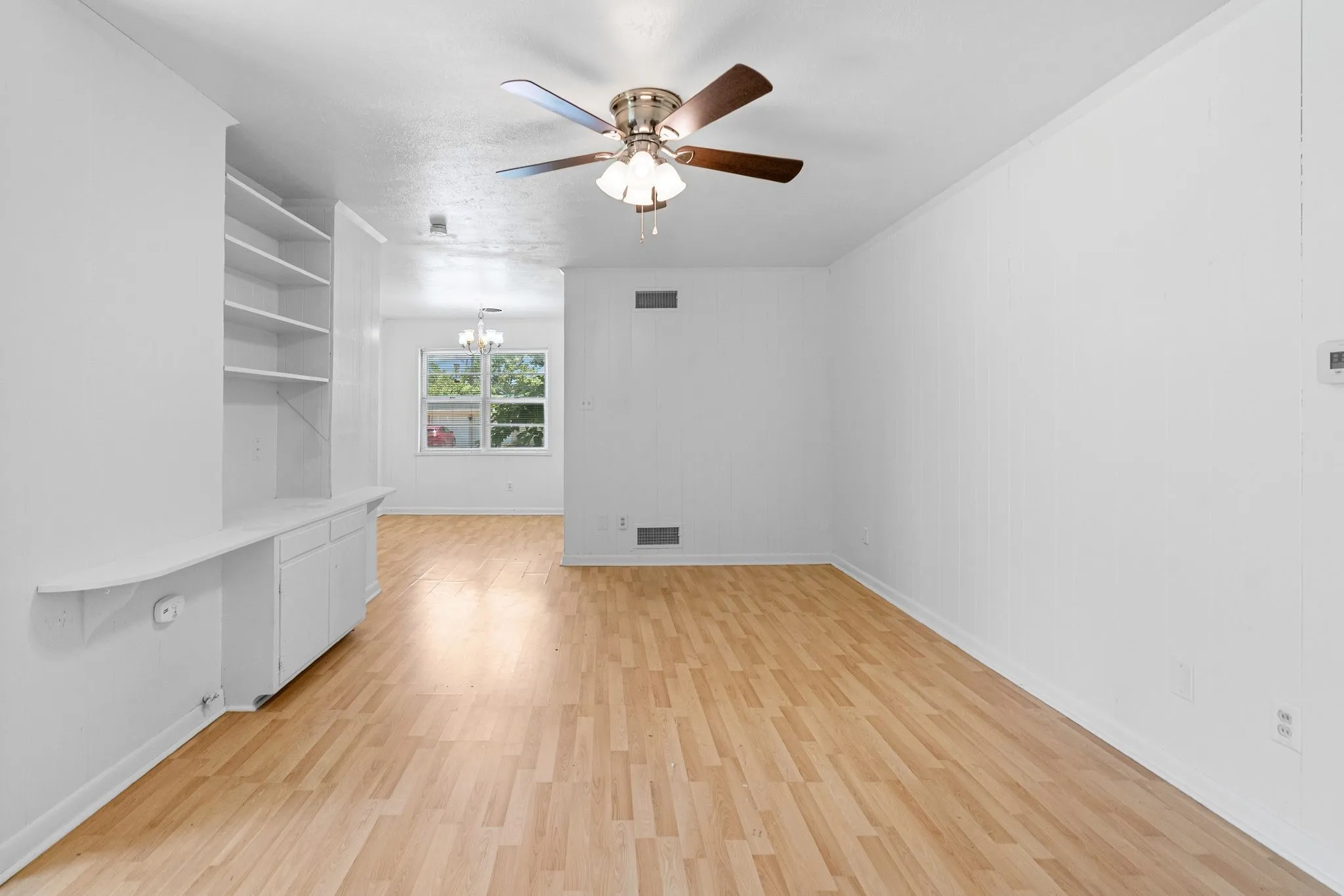 Single Family Residence For Rent in Hunt County , 3500 Nashville Avenue, Greenville, Texas 75402, 3 Bedroom, 2 Bathroom, 2 Garage spaces, 1,596 Sqft, built in 1963, mls#21340918, Real Estate Agent in Greenville, Homes For Rent in Hunt county, Homes For Rent in Greenville, Realtor in Greenville Texas, Real Estate Brokerage Independent Realty Texas, Luminita Cordes Realtor