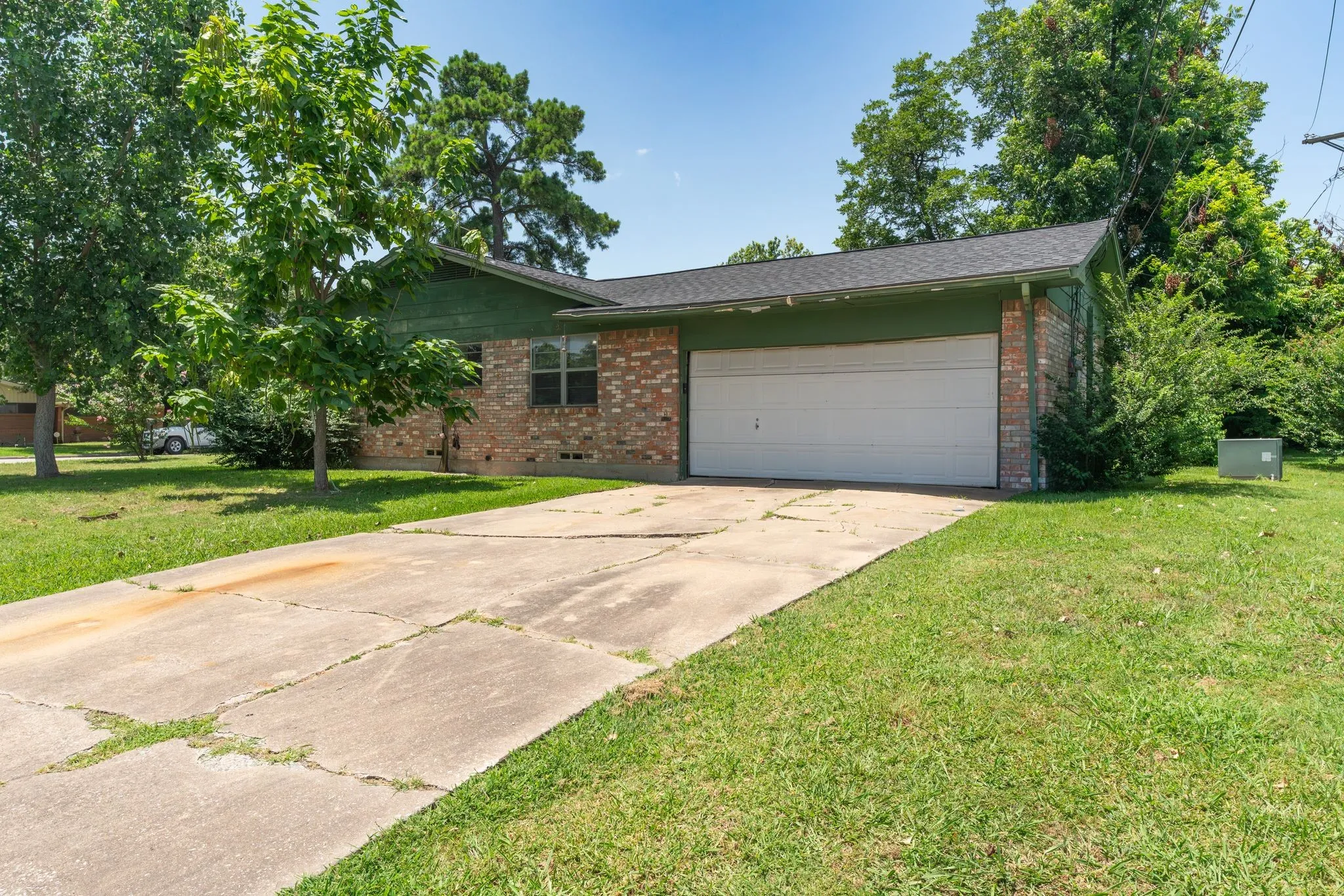 Single Family Residence For Rent in Hunt County , 3500 Nashville Avenue, Greenville, Texas 75402, 3 Bedroom, 2 Bathroom, 2 Garage spaces, 1,596 Sqft, built in 1963, mls#21340918, Real Estate Agent in Greenville, Homes For Rent in Hunt county, Homes For Rent in Greenville, Realtor in Greenville Texas, Real Estate Brokerage Independent Realty Texas, Luminita Cordes Realtor