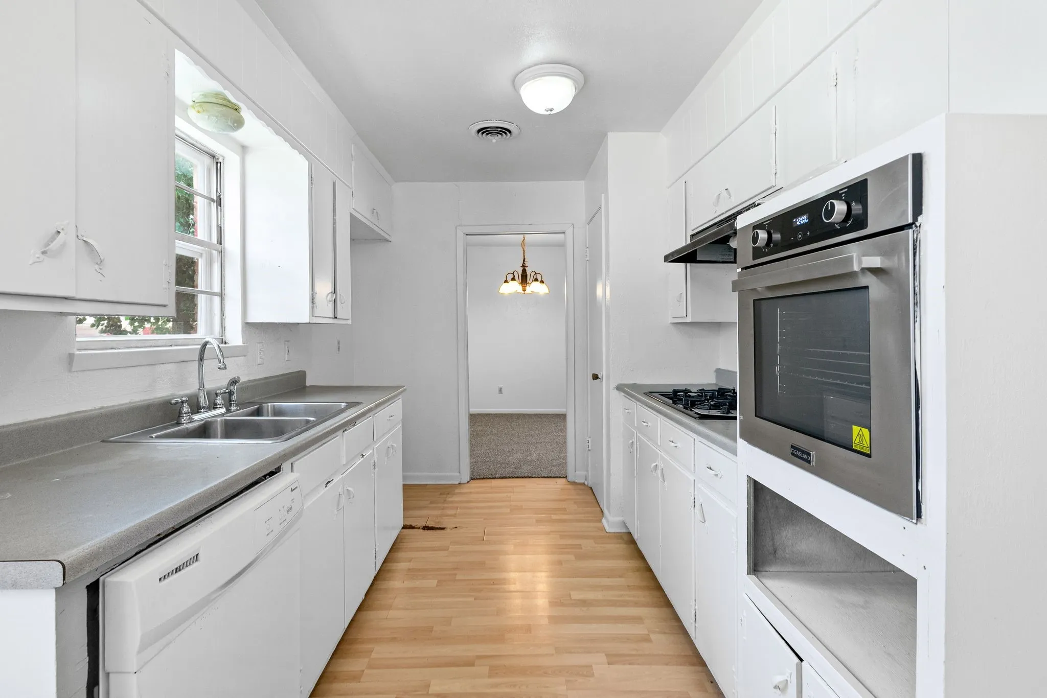 Single Family Residence For Rent in Hunt County , 3500 Nashville Avenue, Greenville, Texas 75402, 3 Bedroom, 2 Bathroom, 2 Garage spaces, 1,596 Sqft, built in 1963, mls#21340918, Real Estate Agent in Greenville, Homes For Rent in Hunt county, Homes For Rent in Greenville, Realtor in Greenville Texas, Real Estate Brokerage Independent Realty Texas, Luminita Cordes Realtor