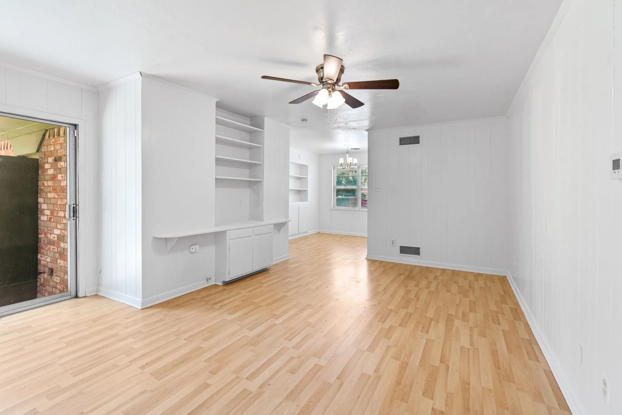Single Family Residence For Rent in Hunt County , 3500 Nashville Avenue, Greenville, Texas 75402, 3 Bedroom, 2 Bathroom, 2 Garage spaces, 1,596 Sqft, built in 1963, mls#21340918, Real Estate Agent in Greenville, Homes For Rent in Hunt county, Homes For Rent in Greenville, Realtor in Greenville Texas, Real Estate Brokerage Independent Realty Texas, Luminita Cordes Realtor