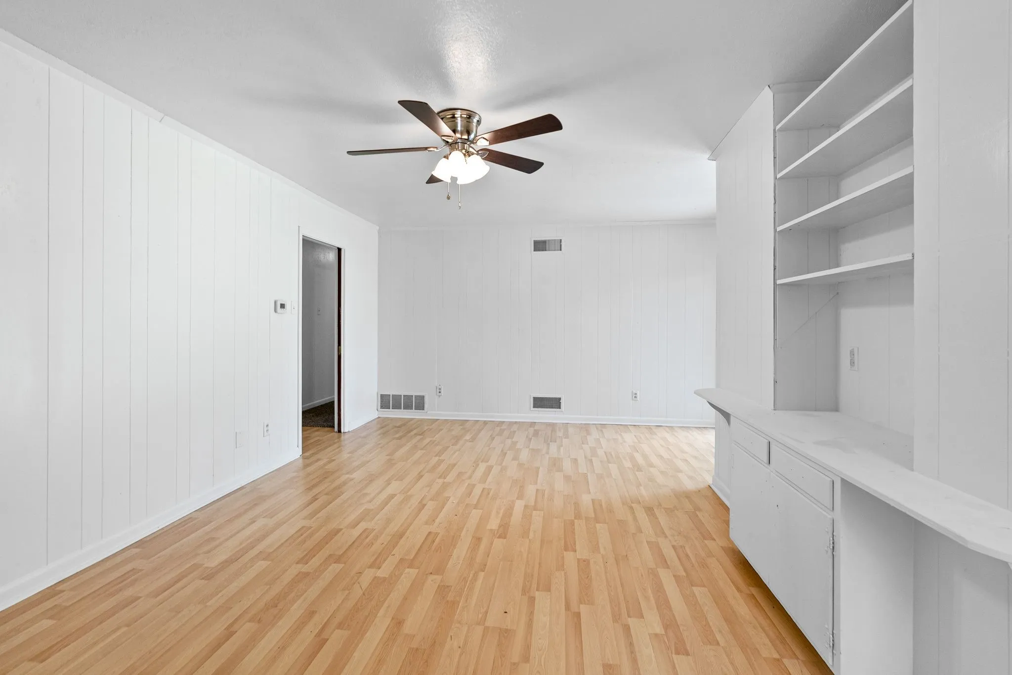 Single Family Residence For Rent in Hunt County , 3500 Nashville Avenue, Greenville, Texas 75402, 3 Bedroom, 2 Bathroom, 2 Garage spaces, 1,596 Sqft, built in 1963, mls#21340918, Real Estate Agent in Greenville, Homes For Rent in Hunt county, Homes For Rent in Greenville, Realtor in Greenville Texas, Real Estate Brokerage Independent Realty Texas, Luminita Cordes Realtor
