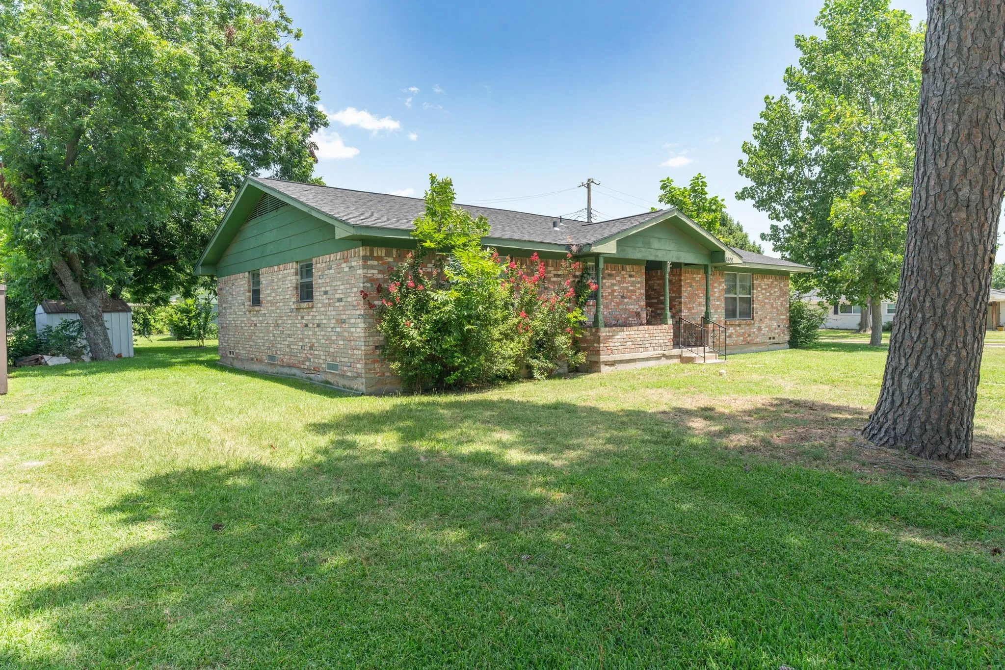 Single Family Residence For Rent in Hunt County , 3500 Nashville Avenue, Greenville, Texas 75402, 3 Bedroom, 2 Bathroom, 2 Garage spaces, 1,596 Sqft, built in 1963, mls#21340918, Real Estate Agent in Greenville, Homes For Rent in Hunt county, Homes For Rent in Greenville, Realtor in Greenville Texas, Real Estate Brokerage Independent Realty Texas, Luminita Cordes Realtor