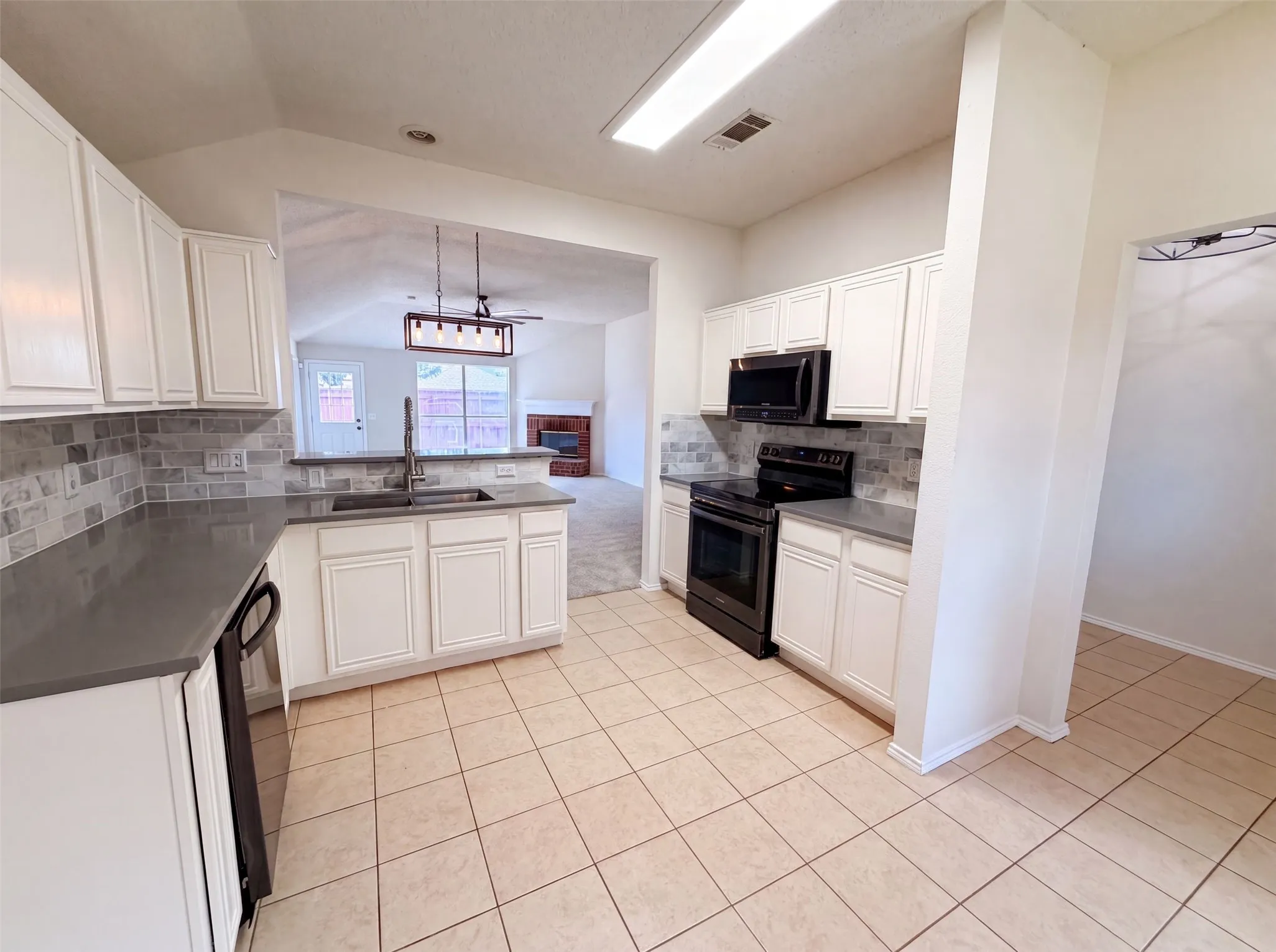 Single Family Residence For Sale in Collin County , 405 Kathy Lane, Wylie, Texas 75098, 3 Bedroom, 2 Bathroom, 2 Garage spaces, 1,503 Sqft, built in 1997, mls#21340922, Real Estate Agent in Wylie, Homes For Sale in Collin county, Homes For Sale in Wylie, Realtor in Wylie Texas, Real Estate Brokerage Independent Realty Texas, Luminita Cordes Realtor