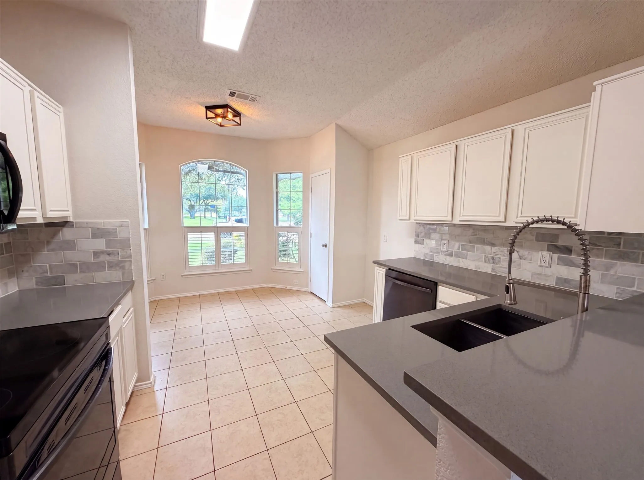 Single Family Residence For Sale in Collin County , 405 Kathy Lane, Wylie, Texas 75098, 3 Bedroom, 2 Bathroom, 2 Garage spaces, 1,503 Sqft, built in 1997, mls#21340922, Real Estate Agent in Wylie, Homes For Sale in Collin county, Homes For Sale in Wylie, Realtor in Wylie Texas, Real Estate Brokerage Independent Realty Texas, Luminita Cordes Realtor