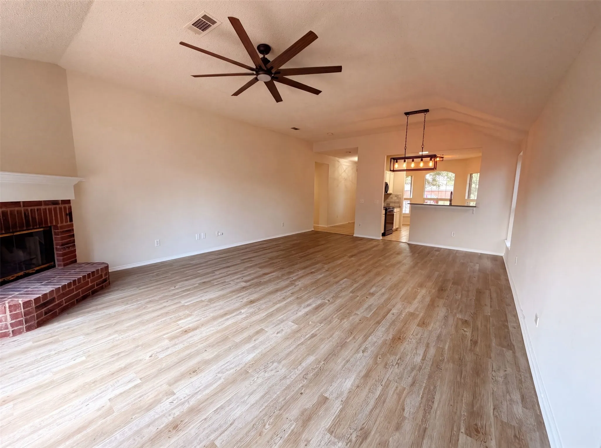Single Family Residence For Sale in Collin County , 405 Kathy Lane, Wylie, Texas 75098, 3 Bedroom, 2 Bathroom, 2 Garage spaces, 1,503 Sqft, built in 1997, mls#21340922, Real Estate Agent in Wylie, Homes For Sale in Collin county, Homes For Sale in Wylie, Realtor in Wylie Texas, Real Estate Brokerage Independent Realty Texas, Luminita Cordes Realtor