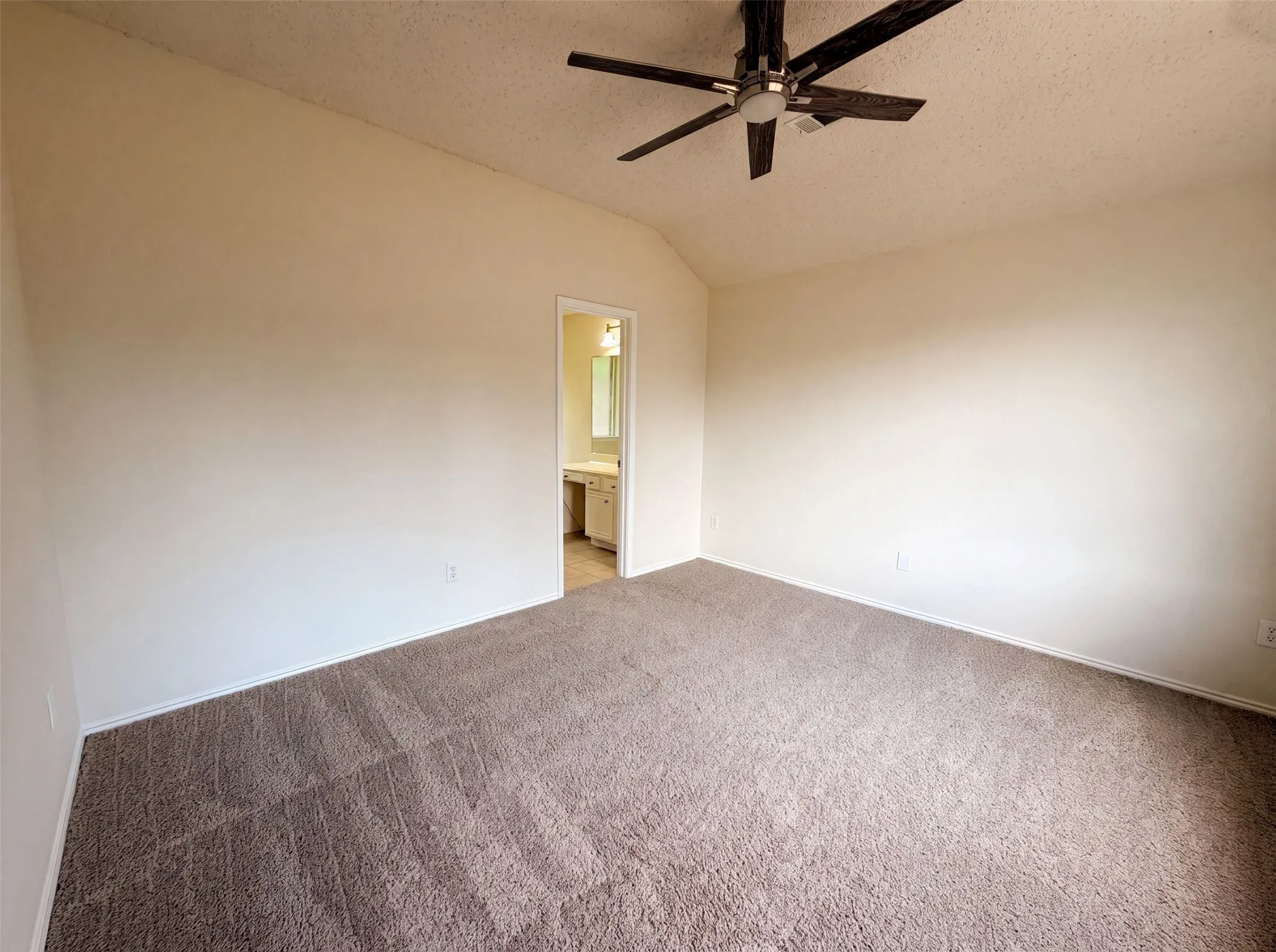 Single Family Residence For Sale in Collin County , 405 Kathy Lane, Wylie, Texas 75098, 3 Bedroom, 2 Bathroom, 2 Garage spaces, 1,503 Sqft, built in 1997, mls#21340922, Real Estate Agent in Wylie, Homes For Sale in Collin county, Homes For Sale in Wylie, Realtor in Wylie Texas, Real Estate Brokerage Independent Realty Texas, Luminita Cordes Realtor