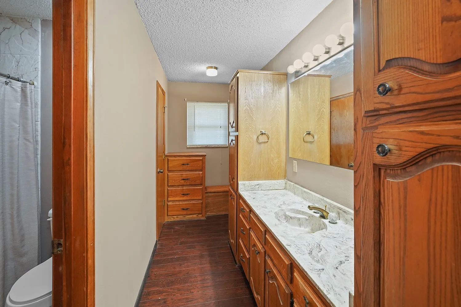 Single Family Residence For Sale in Denton County , 3472 N Masch Branch Road, Denton, Texas 76207, 4 Bedroom, 3 Bathroom, 2 Garage spaces, 2,393 Sqft, built in 1983, mls#21340153, Real Estate Agent in Denton, Homes For Sale in Denton county, Homes For Sale in Denton, Realtor in Denton Texas, Real Estate Brokerage Independent Realty Texas, Luminita Cordes Realtor
