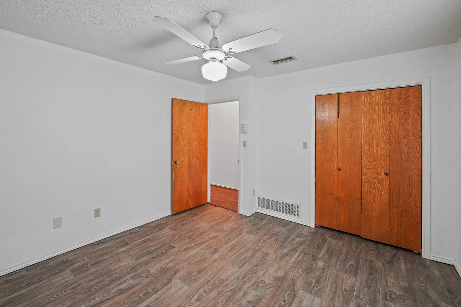 Single Family Residence For Sale in Denton County , 3472 N Masch Branch Road, Denton, Texas 76207, 4 Bedroom, 3 Bathroom, 2 Garage spaces, 2,393 Sqft, built in 1983, mls#21340153, Real Estate Agent in Denton, Homes For Sale in Denton county, Homes For Sale in Denton, Realtor in Denton Texas, Real Estate Brokerage Independent Realty Texas, Luminita Cordes Realtor