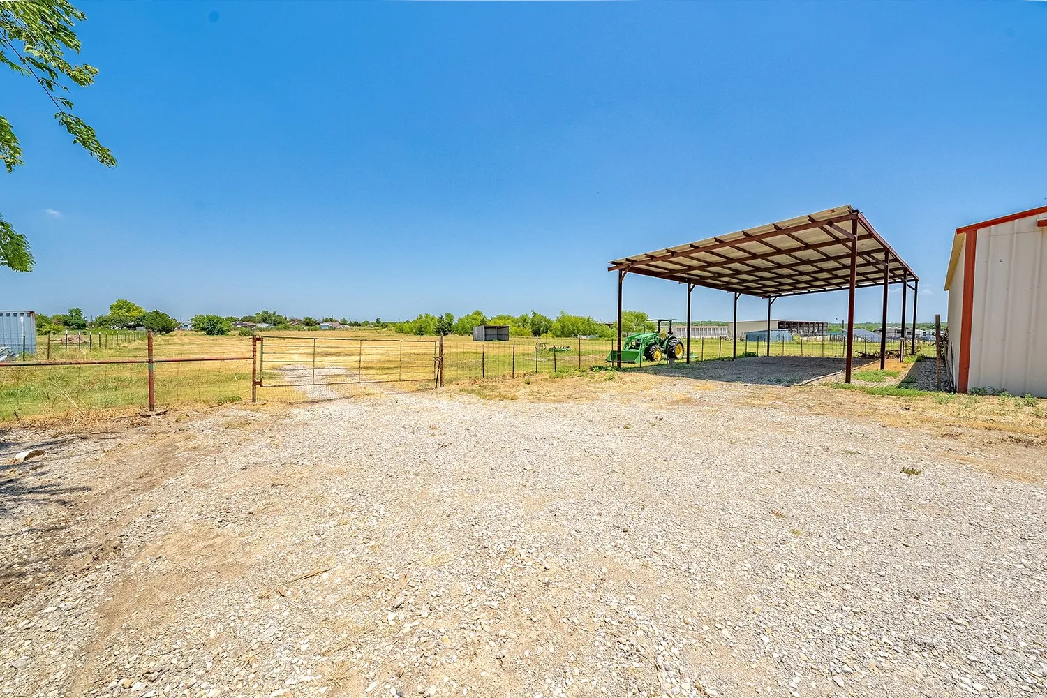 Single Family Residence For Sale in Denton County , 3472 N Masch Branch Road, Denton, Texas 76207, 4 Bedroom, 3 Bathroom, 2 Garage spaces, 2,393 Sqft, built in 1983, mls#21340153, Real Estate Agent in Denton, Homes For Sale in Denton county, Homes For Sale in Denton, Realtor in Denton Texas, Real Estate Brokerage Independent Realty Texas, Luminita Cordes Realtor