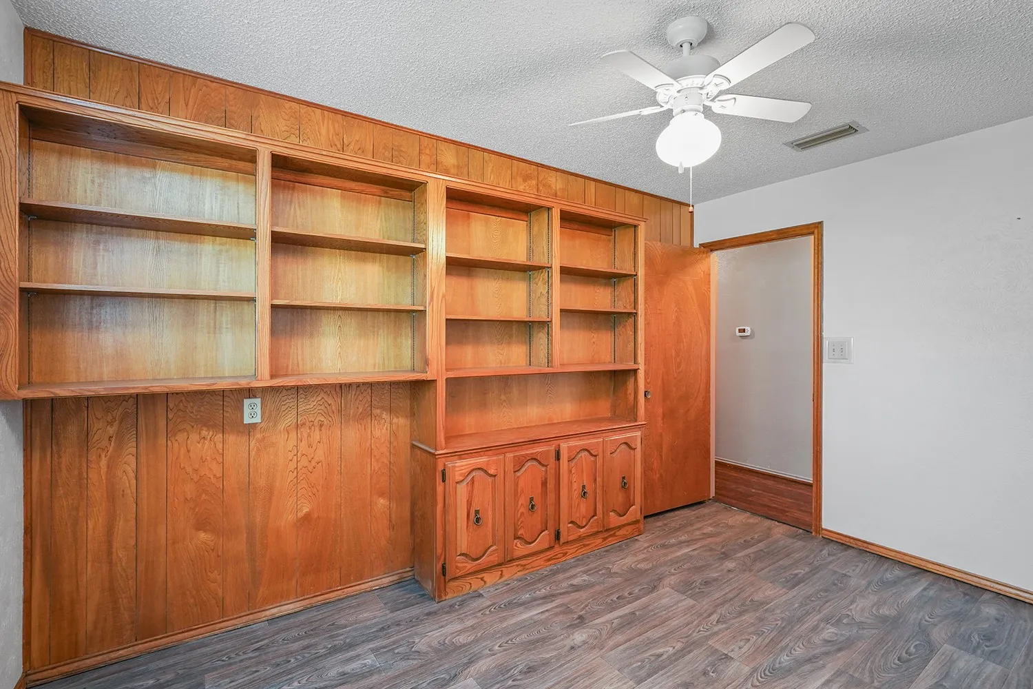 Single Family Residence For Sale in Denton County , 3472 N Masch Branch Road, Denton, Texas 76207, 4 Bedroom, 3 Bathroom, 2 Garage spaces, 2,393 Sqft, built in 1983, mls#21340153, Real Estate Agent in Denton, Homes For Sale in Denton county, Homes For Sale in Denton, Realtor in Denton Texas, Real Estate Brokerage Independent Realty Texas, Luminita Cordes Realtor