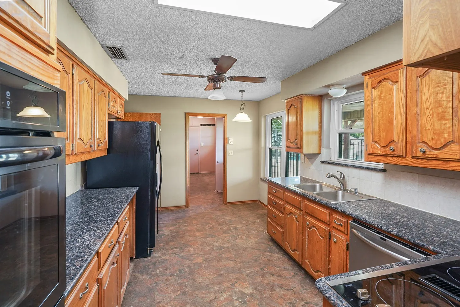 Single Family Residence For Sale in Denton County , 3472 N Masch Branch Road, Denton, Texas 76207, 4 Bedroom, 3 Bathroom, 2 Garage spaces, 2,393 Sqft, built in 1983, mls#21340153, Real Estate Agent in Denton, Homes For Sale in Denton county, Homes For Sale in Denton, Realtor in Denton Texas, Real Estate Brokerage Independent Realty Texas, Luminita Cordes Realtor