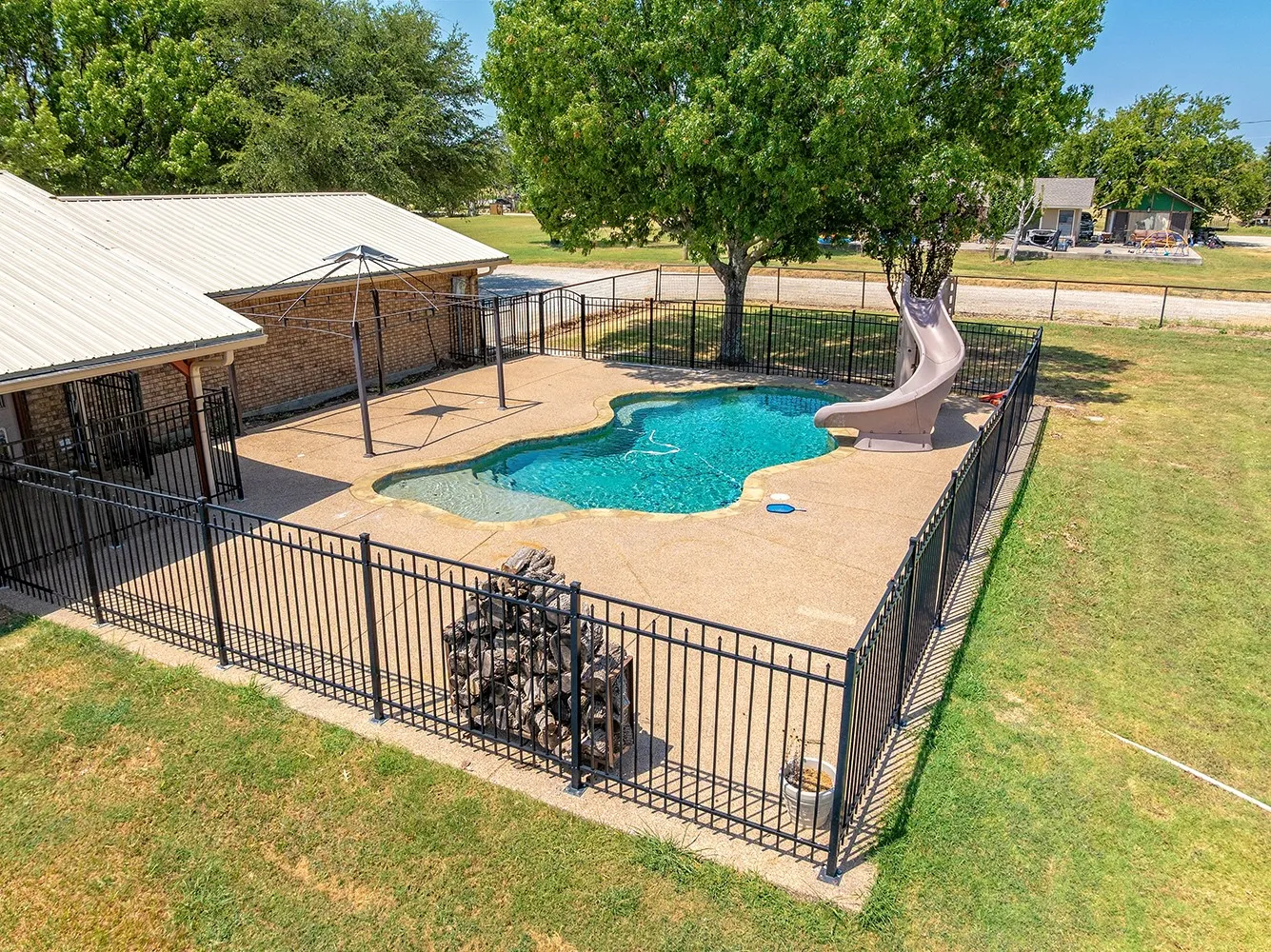 Single Family Residence For Sale in Denton County , 3472 N Masch Branch Road, Denton, Texas 76207, 4 Bedroom, 3 Bathroom, 2 Garage spaces, 2,393 Sqft, built in 1983, mls#21340153, Real Estate Agent in Denton, Homes For Sale in Denton county, Homes For Sale in Denton, Realtor in Denton Texas, Real Estate Brokerage Independent Realty Texas, Luminita Cordes Realtor
