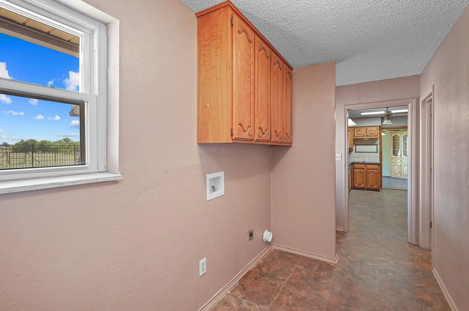 Single Family Residence For Sale in Denton County , 3472 N Masch Branch Road, Denton, Texas 76207, 4 Bedroom, 3 Bathroom, 2 Garage spaces, 2,393 Sqft, built in 1983, mls#21340153, Real Estate Agent in Denton, Homes For Sale in Denton county, Homes For Sale in Denton, Realtor in Denton Texas, Real Estate Brokerage Independent Realty Texas, Luminita Cordes Realtor