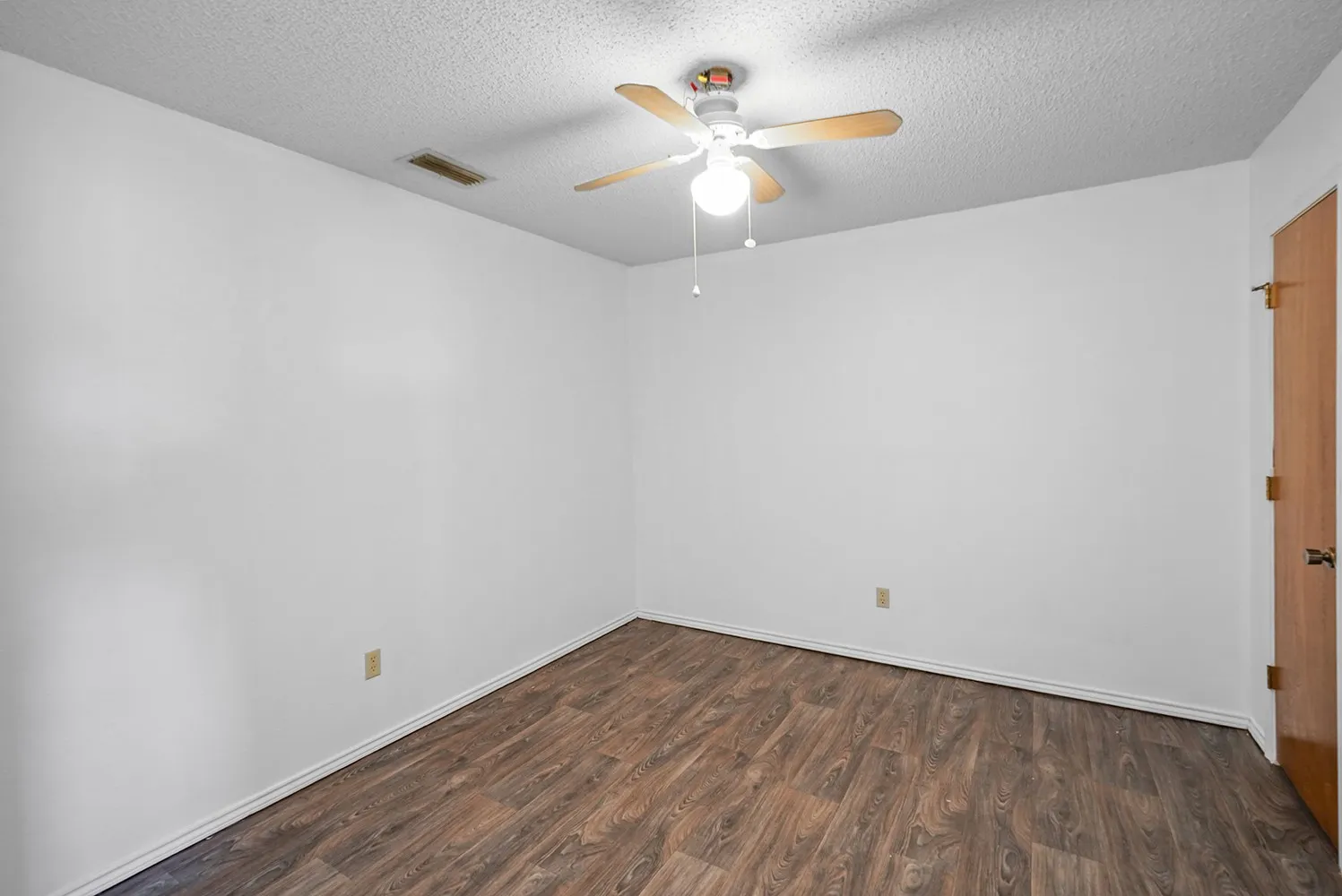 Single Family Residence For Sale in Denton County , 3472 N Masch Branch Road, Denton, Texas 76207, 4 Bedroom, 3 Bathroom, 2 Garage spaces, 2,393 Sqft, built in 1983, mls#21340153, Real Estate Agent in Denton, Homes For Sale in Denton county, Homes For Sale in Denton, Realtor in Denton Texas, Real Estate Brokerage Independent Realty Texas, Luminita Cordes Realtor