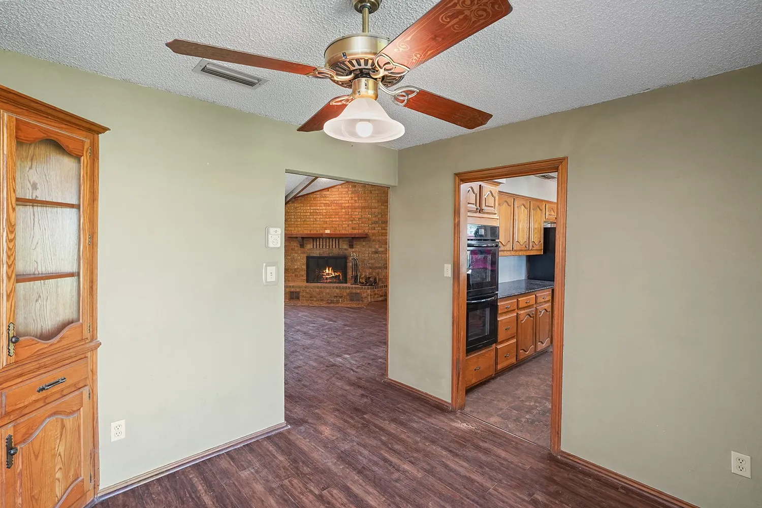 Single Family Residence For Sale in Denton County , 3472 N Masch Branch Road, Denton, Texas 76207, 4 Bedroom, 3 Bathroom, 2 Garage spaces, 2,393 Sqft, built in 1983, mls#21340153, Real Estate Agent in Denton, Homes For Sale in Denton county, Homes For Sale in Denton, Realtor in Denton Texas, Real Estate Brokerage Independent Realty Texas, Luminita Cordes Realtor