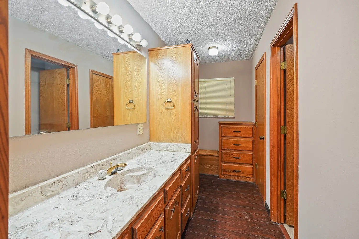 Single Family Residence For Sale in Denton County , 3472 N Masch Branch Road, Denton, Texas 76207, 4 Bedroom, 3 Bathroom, 2 Garage spaces, 2,393 Sqft, built in 1983, mls#21340153, Real Estate Agent in Denton, Homes For Sale in Denton county, Homes For Sale in Denton, Realtor in Denton Texas, Real Estate Brokerage Independent Realty Texas, Luminita Cordes Realtor