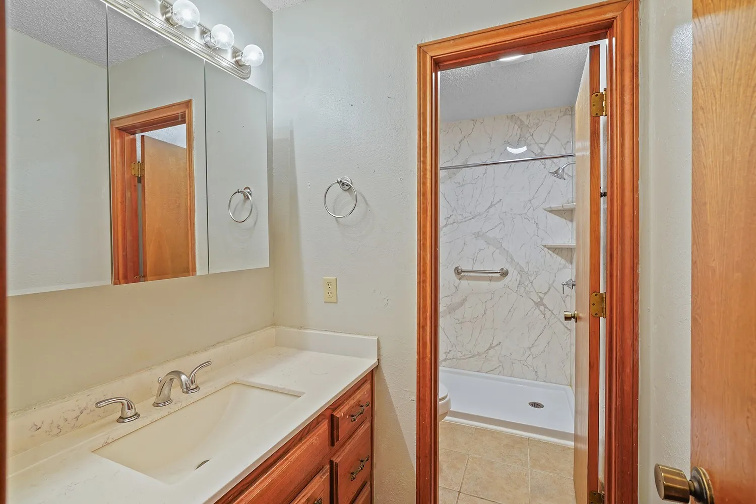 Single Family Residence For Sale in Denton County , 3472 N Masch Branch Road, Denton, Texas 76207, 4 Bedroom, 3 Bathroom, 2 Garage spaces, 2,393 Sqft, built in 1983, mls#21340153, Real Estate Agent in Denton, Homes For Sale in Denton county, Homes For Sale in Denton, Realtor in Denton Texas, Real Estate Brokerage Independent Realty Texas, Luminita Cordes Realtor