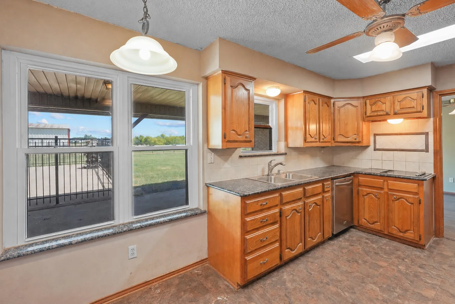 Single Family Residence For Sale in Denton County , 3472 N Masch Branch Road, Denton, Texas 76207, 4 Bedroom, 3 Bathroom, 2 Garage spaces, 2,393 Sqft, built in 1983, mls#21340153, Real Estate Agent in Denton, Homes For Sale in Denton county, Homes For Sale in Denton, Realtor in Denton Texas, Real Estate Brokerage Independent Realty Texas, Luminita Cordes Realtor