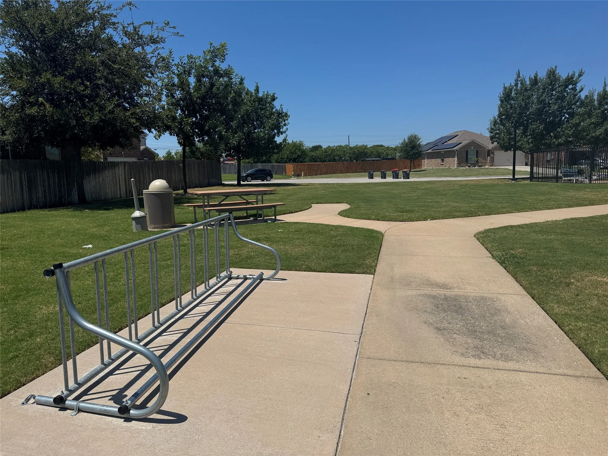 Single Family Residence For Rent in Collin County , 327 Elam Drive, Anna, Texas 75409, 4 Bedroom, 2 Bathroom, 2 Garage spaces, 1,712 Sqft, built in 2014, mls#21340923, Real Estate Agent in Anna, Homes For Rent in Collin county, Homes For Rent in Anna, Realtor in Anna Texas, Real Estate Brokerage Independent Realty Texas, Luminita Cordes Realtor