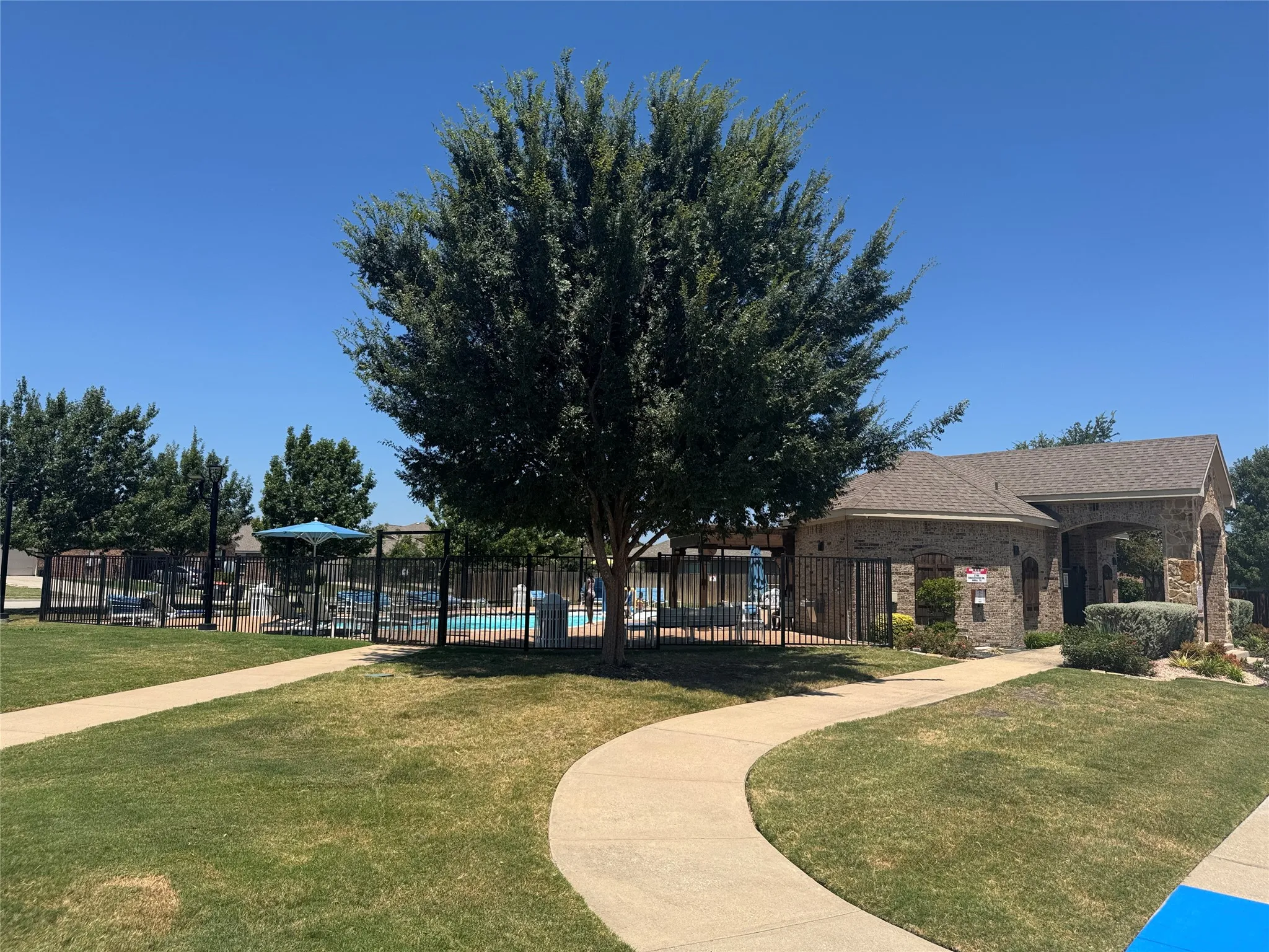 Single Family Residence For Rent in Collin County , 327 Elam Drive, Anna, Texas 75409, 4 Bedroom, 2 Bathroom, 2 Garage spaces, 1,712 Sqft, built in 2014, mls#21340923, Real Estate Agent in Anna, Homes For Rent in Collin county, Homes For Rent in Anna, Realtor in Anna Texas, Real Estate Brokerage Independent Realty Texas, Luminita Cordes Realtor
