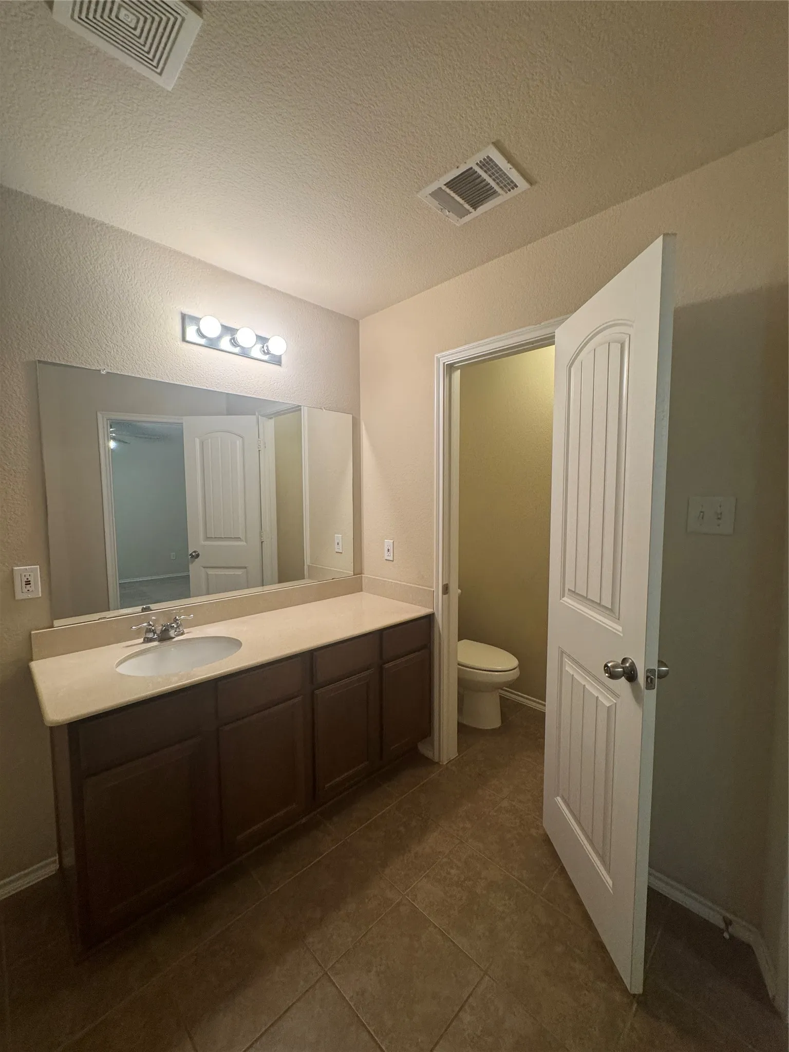 Single Family Residence For Rent in Collin County , 327 Elam Drive, Anna, Texas 75409, 4 Bedroom, 2 Bathroom, 2 Garage spaces, 1,712 Sqft, built in 2014, mls#21340923, Real Estate Agent in Anna, Homes For Rent in Collin county, Homes For Rent in Anna, Realtor in Anna Texas, Real Estate Brokerage Independent Realty Texas, Luminita Cordes Realtor