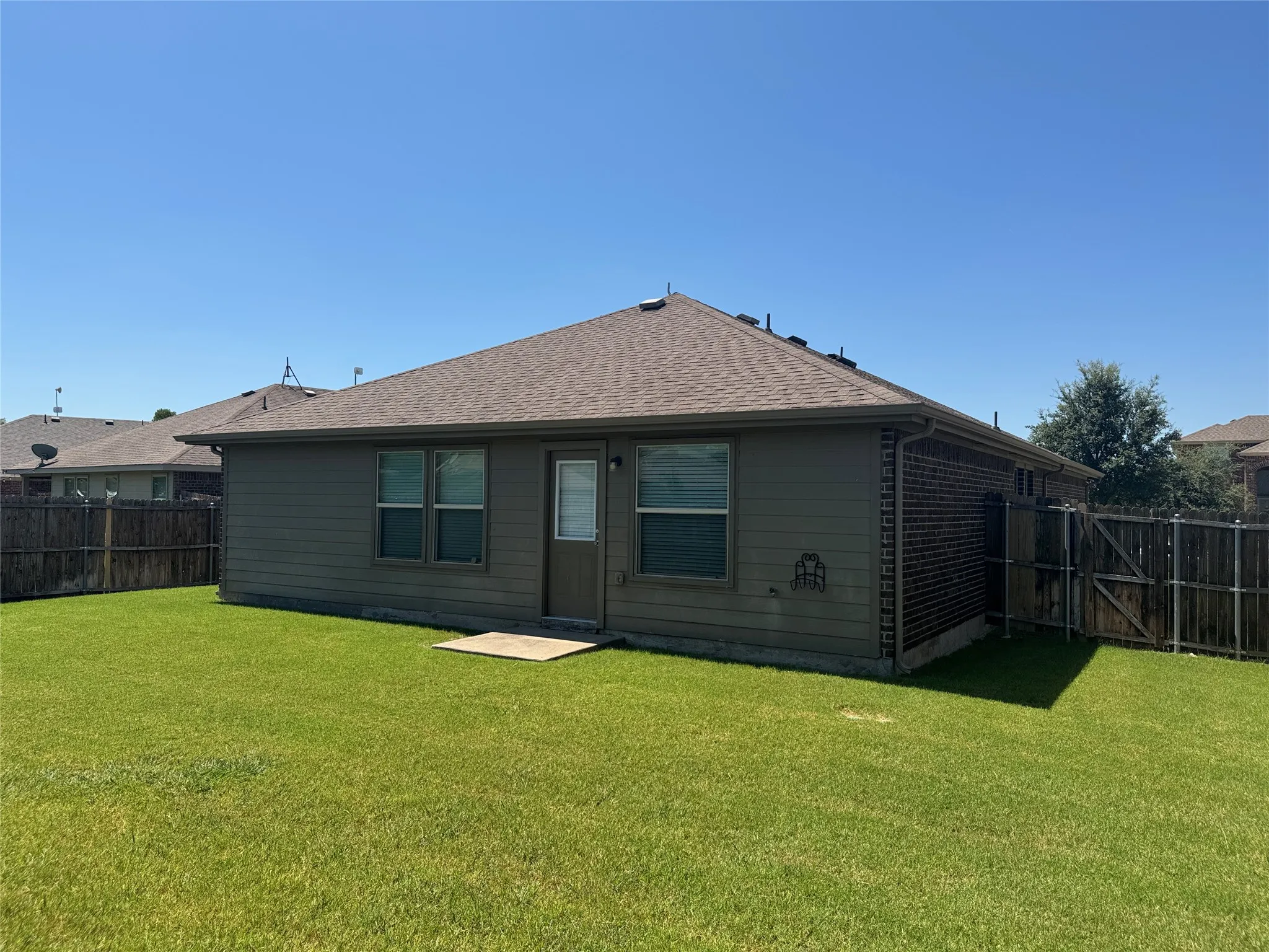 Single Family Residence For Rent in Collin County , 327 Elam Drive, Anna, Texas 75409, 4 Bedroom, 2 Bathroom, 2 Garage spaces, 1,712 Sqft, built in 2014, mls#21340923, Real Estate Agent in Anna, Homes For Rent in Collin county, Homes For Rent in Anna, Realtor in Anna Texas, Real Estate Brokerage Independent Realty Texas, Luminita Cordes Realtor