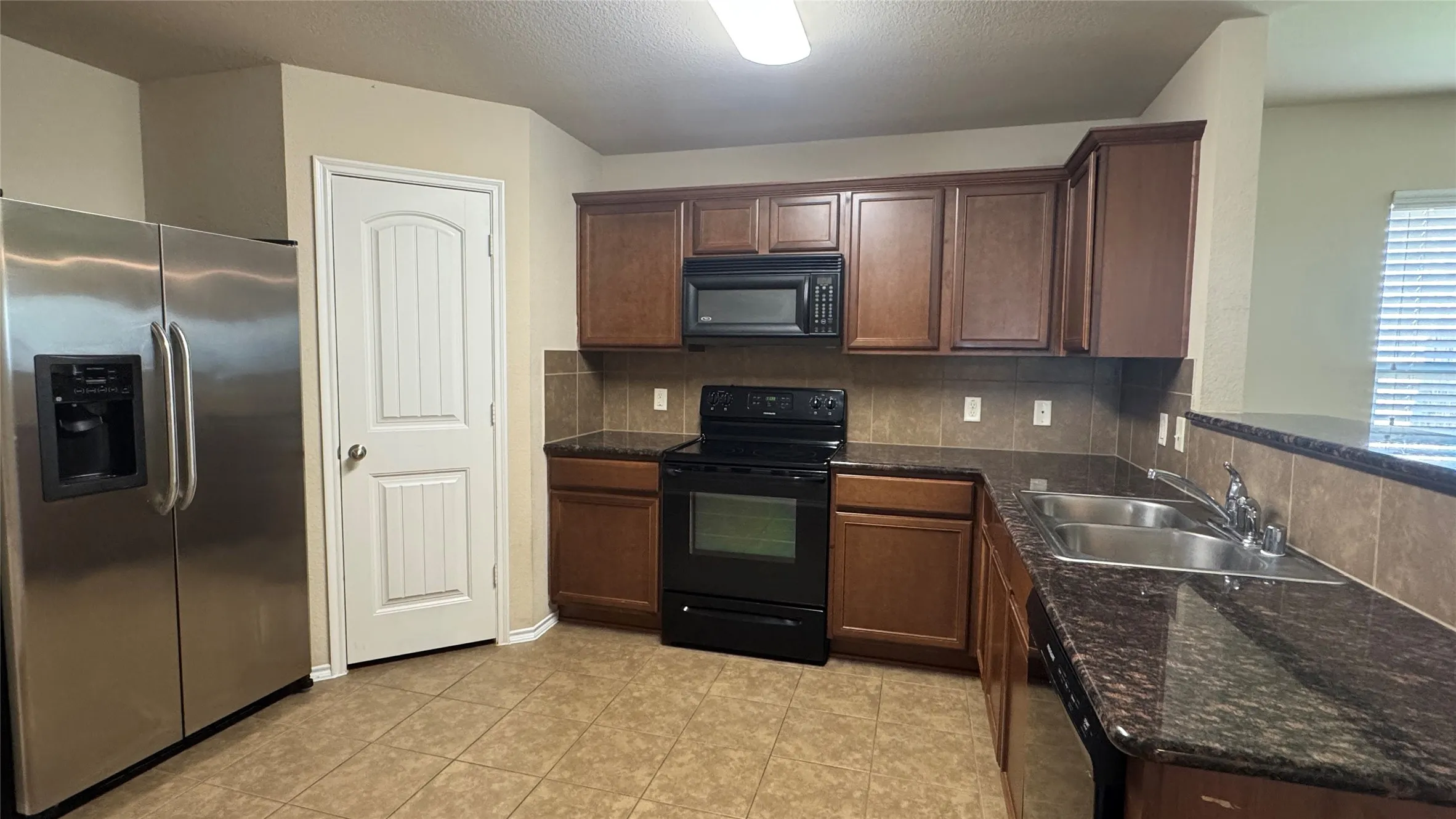 Single Family Residence For Rent in Collin County , 327 Elam Drive, Anna, Texas 75409, 4 Bedroom, 2 Bathroom, 2 Garage spaces, 1,712 Sqft, built in 2014, mls#21340923, Real Estate Agent in Anna, Homes For Rent in Collin county, Homes For Rent in Anna, Realtor in Anna Texas, Real Estate Brokerage Independent Realty Texas, Luminita Cordes Realtor